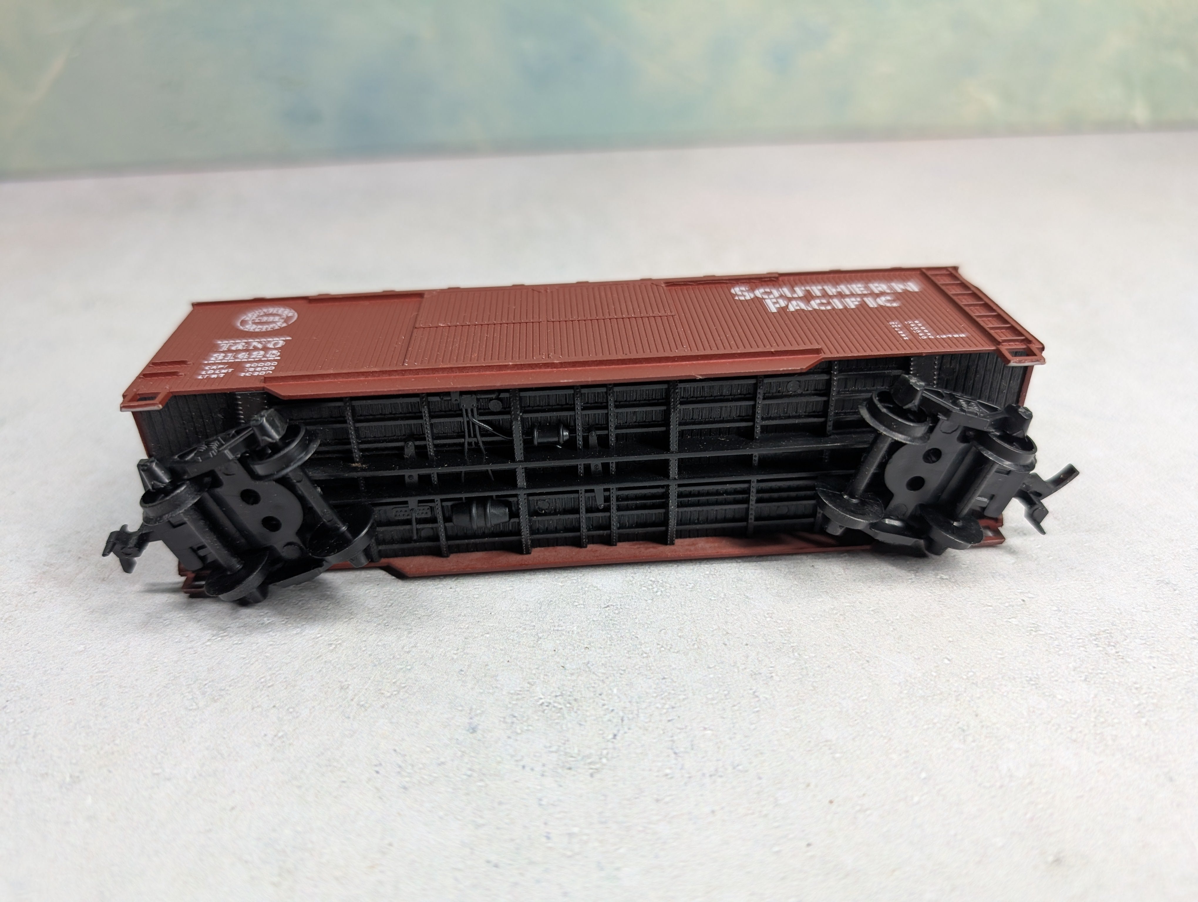 USED HO Scale Wooden Box Car Southern Pacific T&NO #31425
