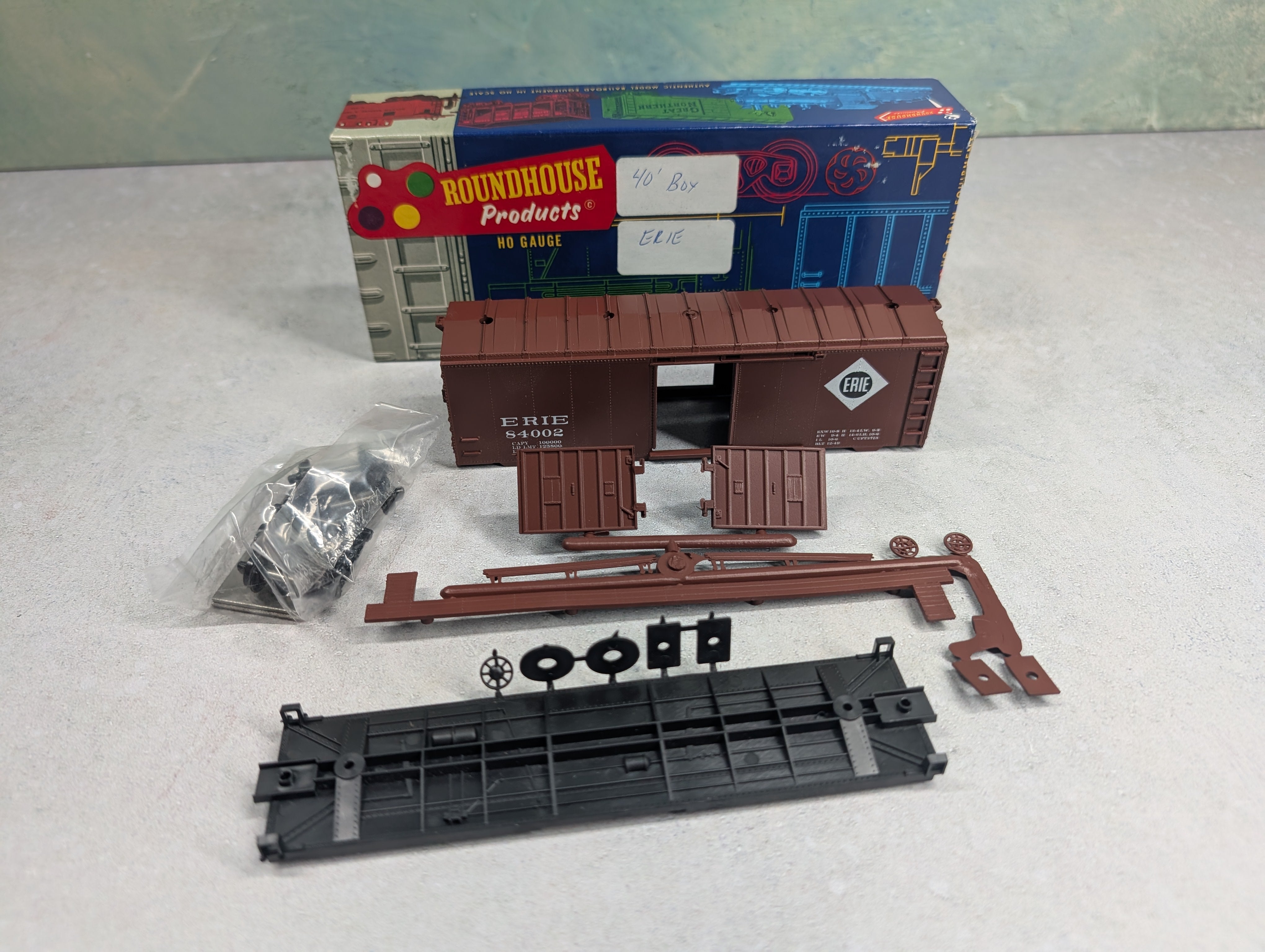 USED Roundhouse HO Scale 40' Box Car Erie #84002 KIT