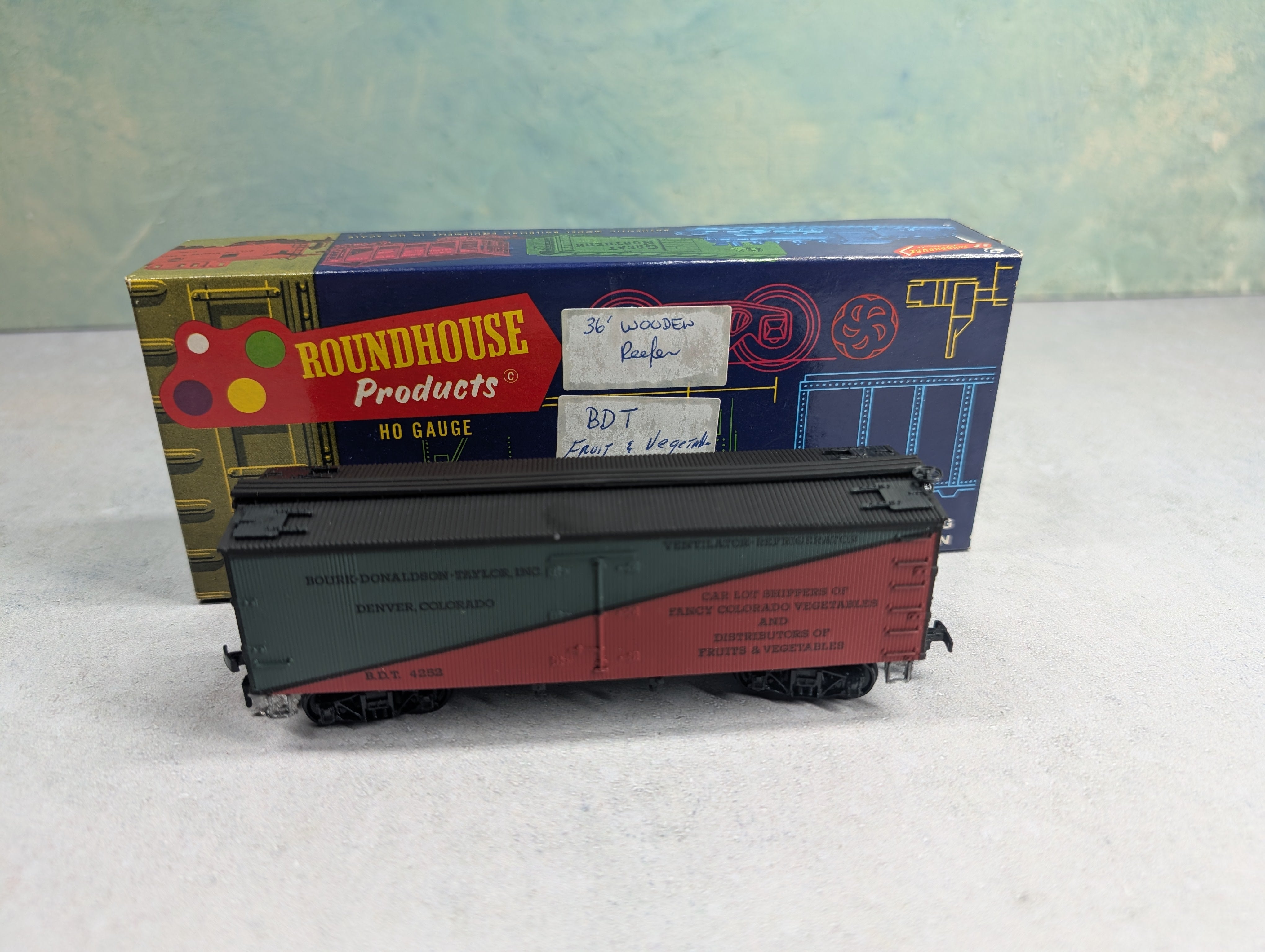 USED Roundhouse HO Scale Billboard Reefer Bourk Donaldson Taylor BDT #4252