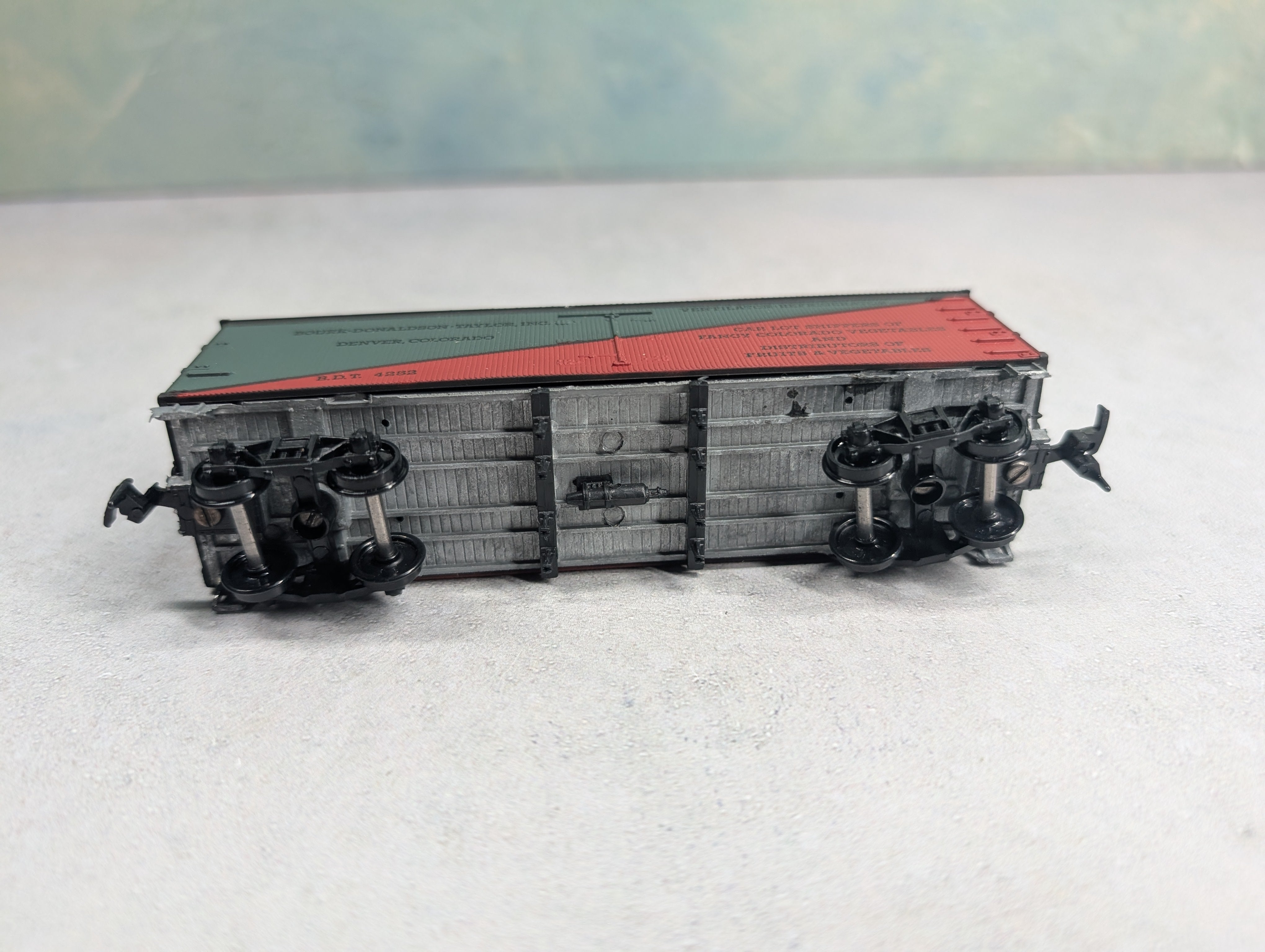 USED Roundhouse HO Scale Billboard Reefer Bourk Donaldson Taylor BDT #4252