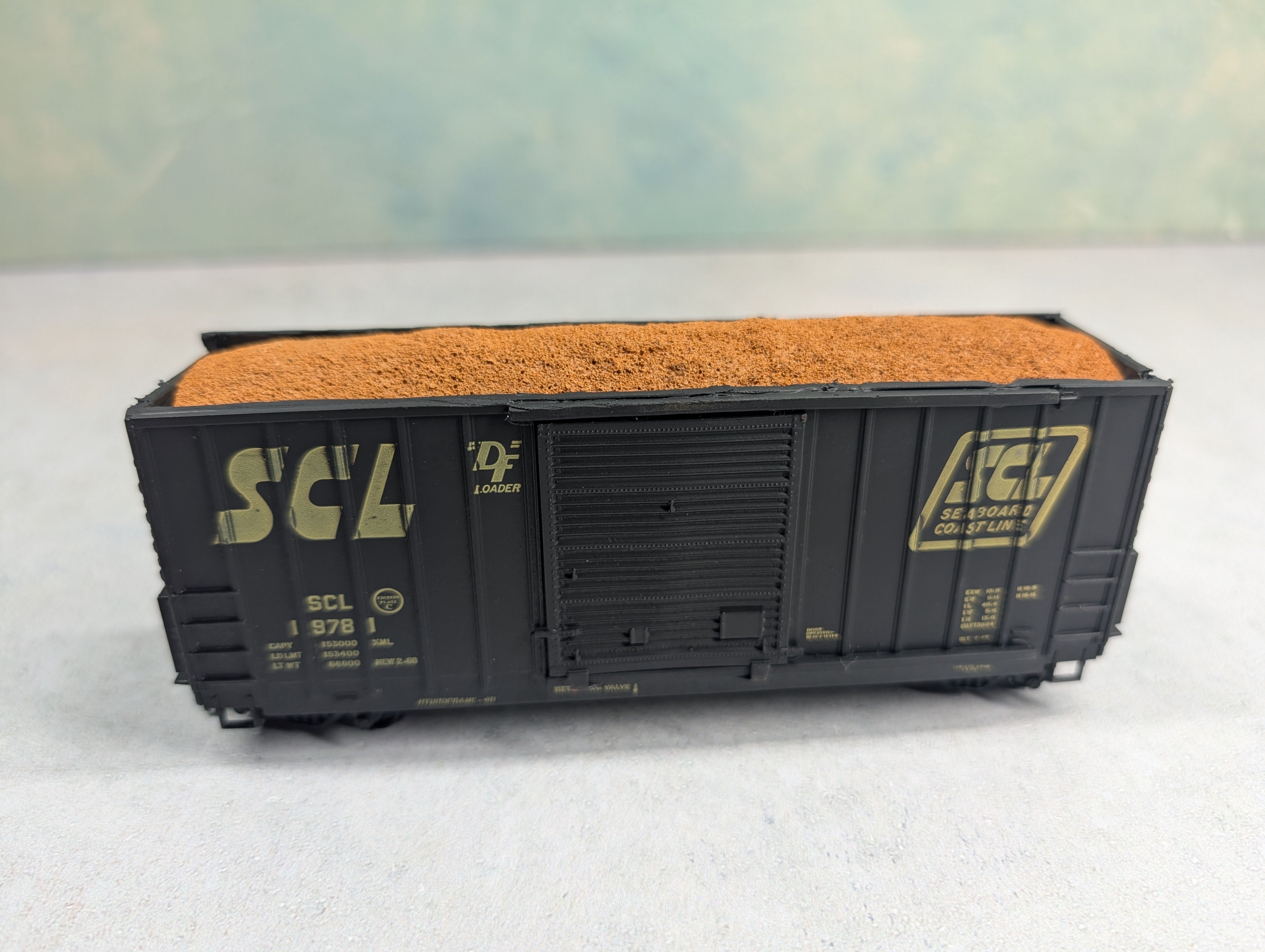 USED Athearn HO Scale Modified 40' Hi-Cube Box Car wtih Open Top & Load Seaboard Coast Line SCL #19781