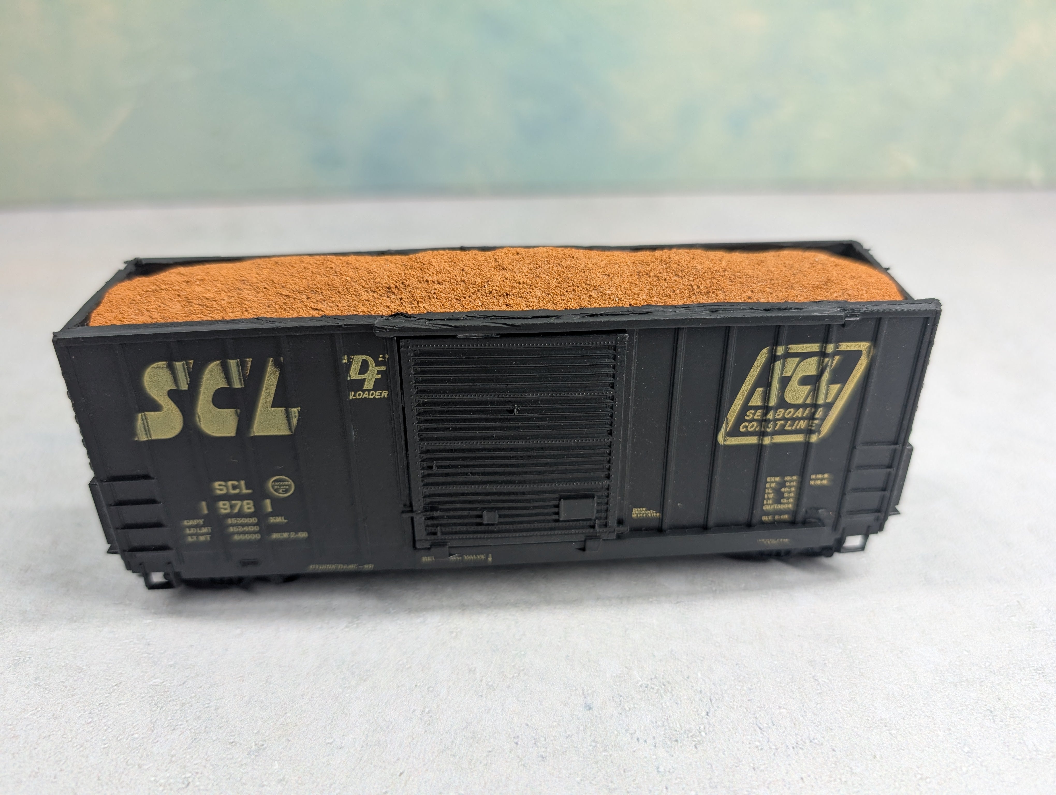 USED Athearn HO Scale Modified 40' Hi-Cube Box Car wtih Open Top & Load Seaboard Coast Line SCL #19781