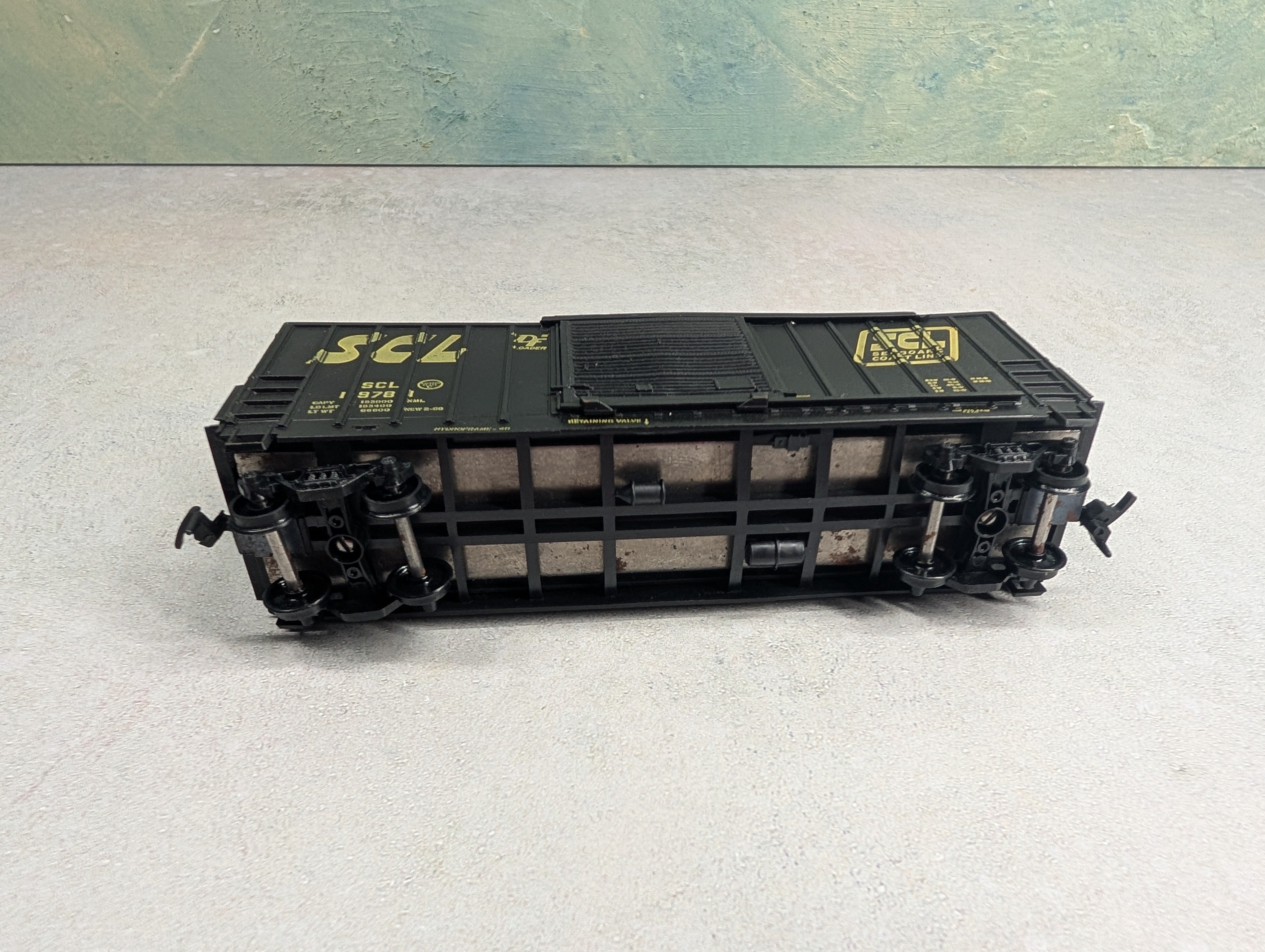USED Athearn HO Scale Modified 40' Hi-Cube Box Car wtih Open Top & Load Seaboard Coast Line SCL #19781