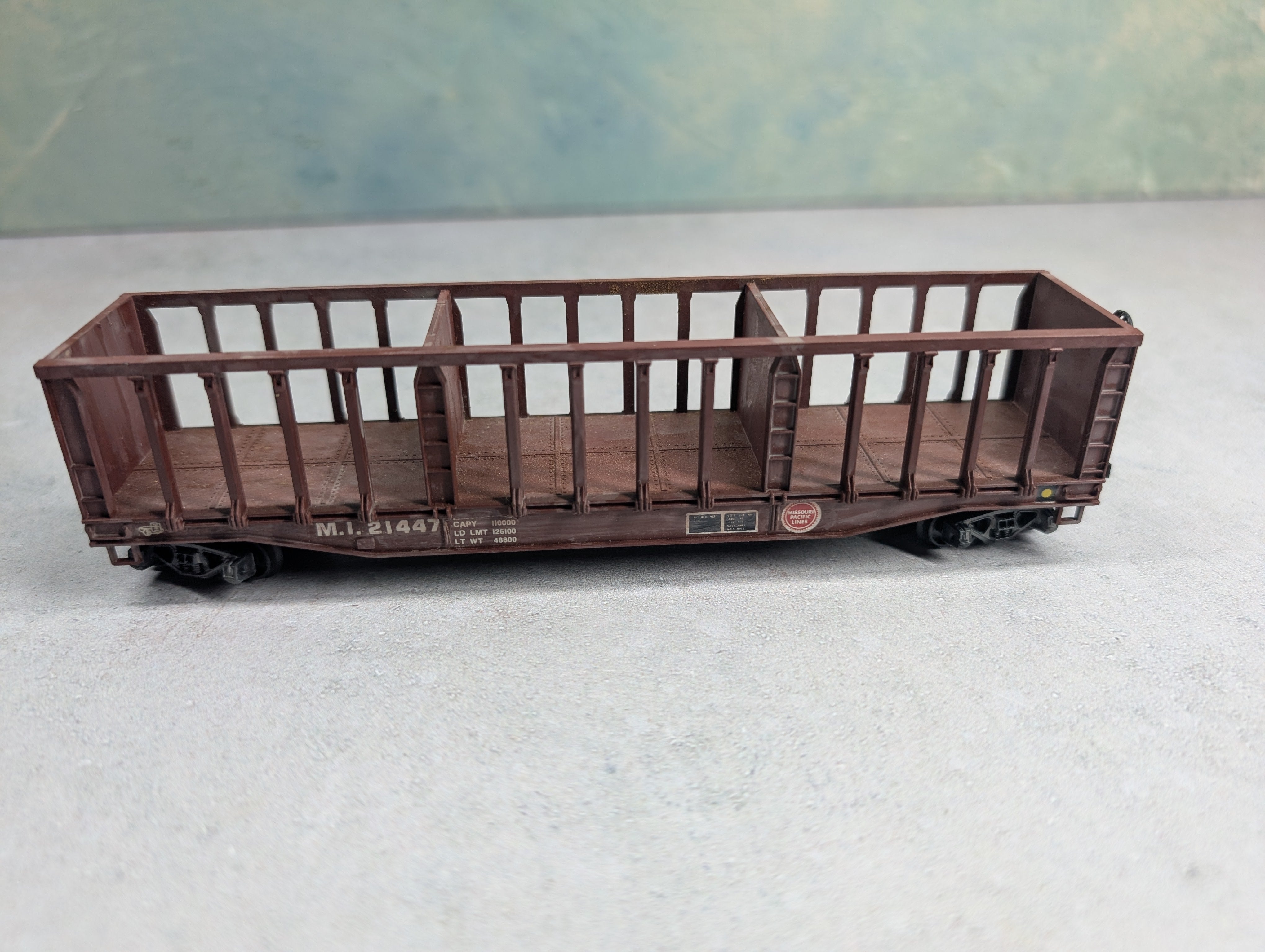 USED ROCO HO Scale Pulpwood Rack Flat Car Missouri Pacific MI #21447 Light Weathering