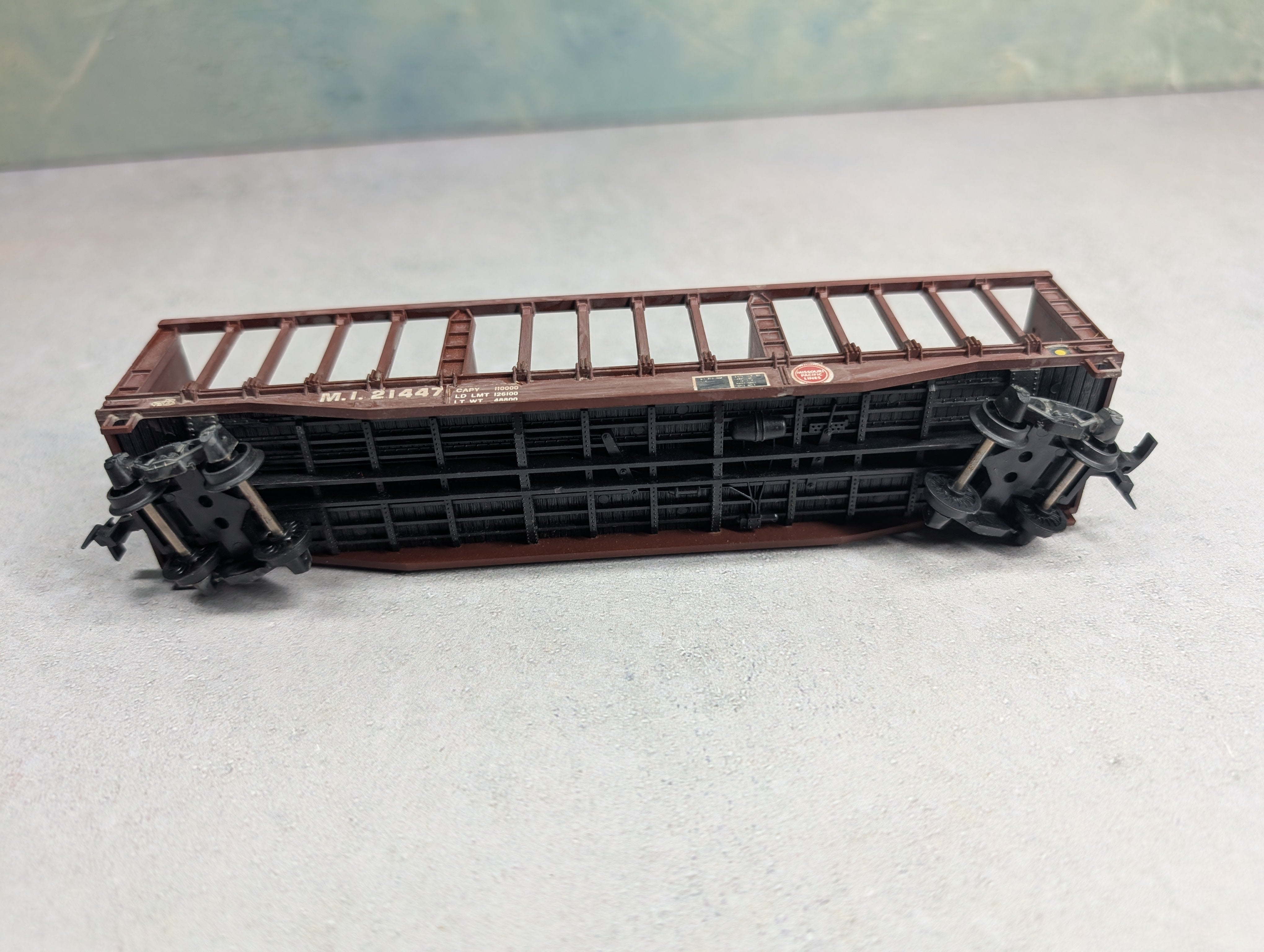 USED ROCO HO Scale Pulpwood Rack Flat Car Missouri Pacific MI #21447 Light Weathering
