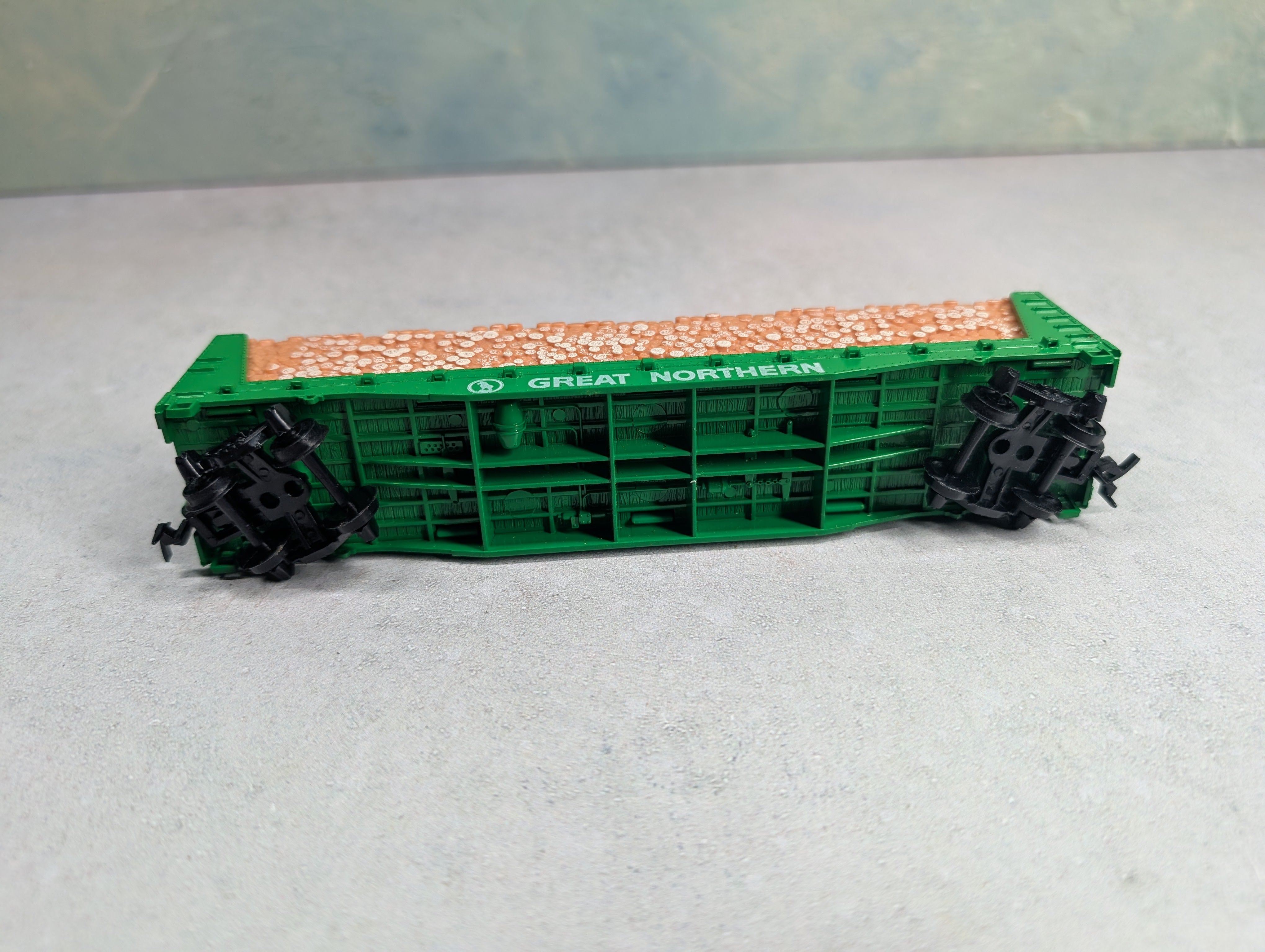 USED Tyco HO Scale Pulpwood Flat Car Great Northern