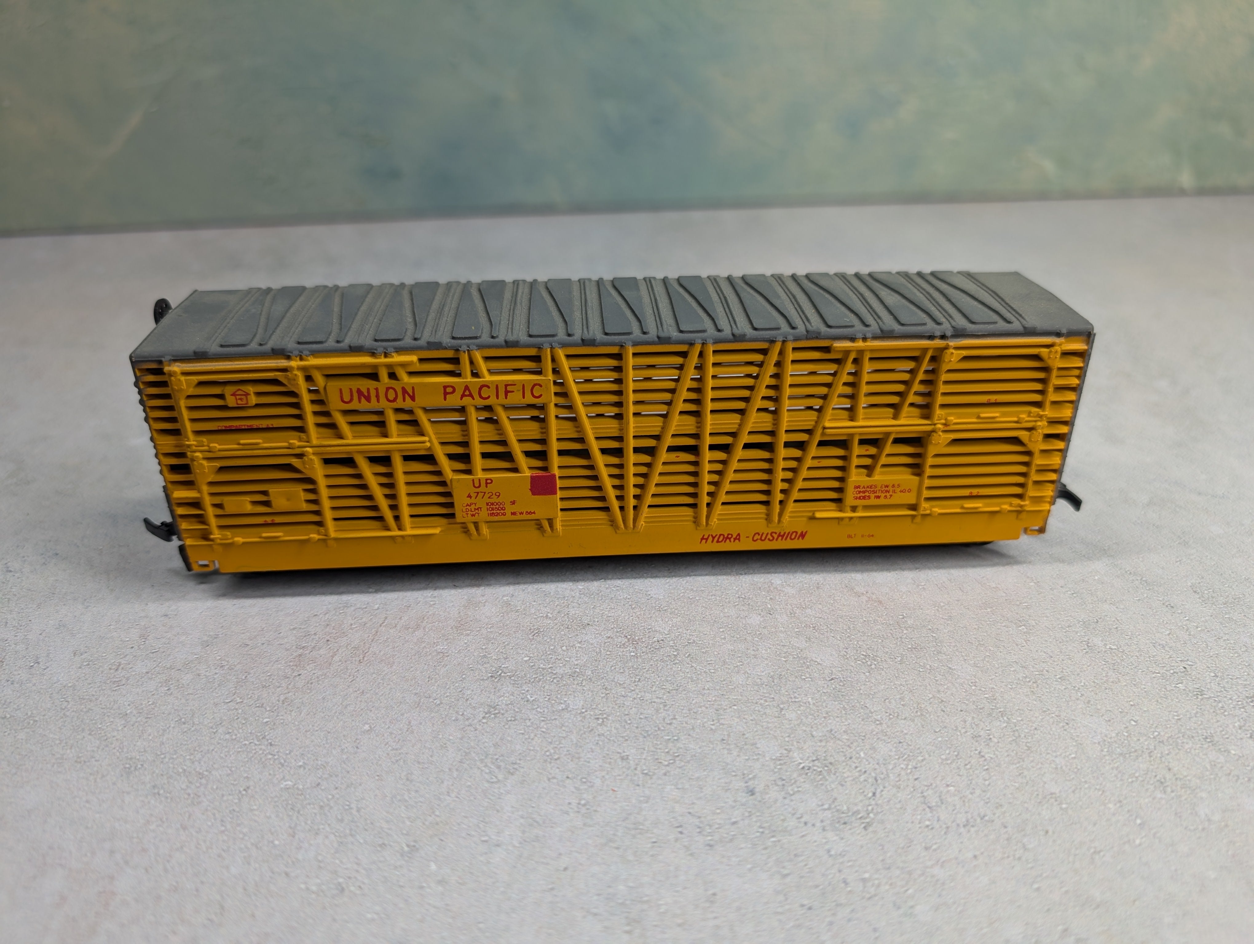 USED AHM HO Scale 50' Hydra-Cushion Cattle Stock Car Union Pacific UP #47729
