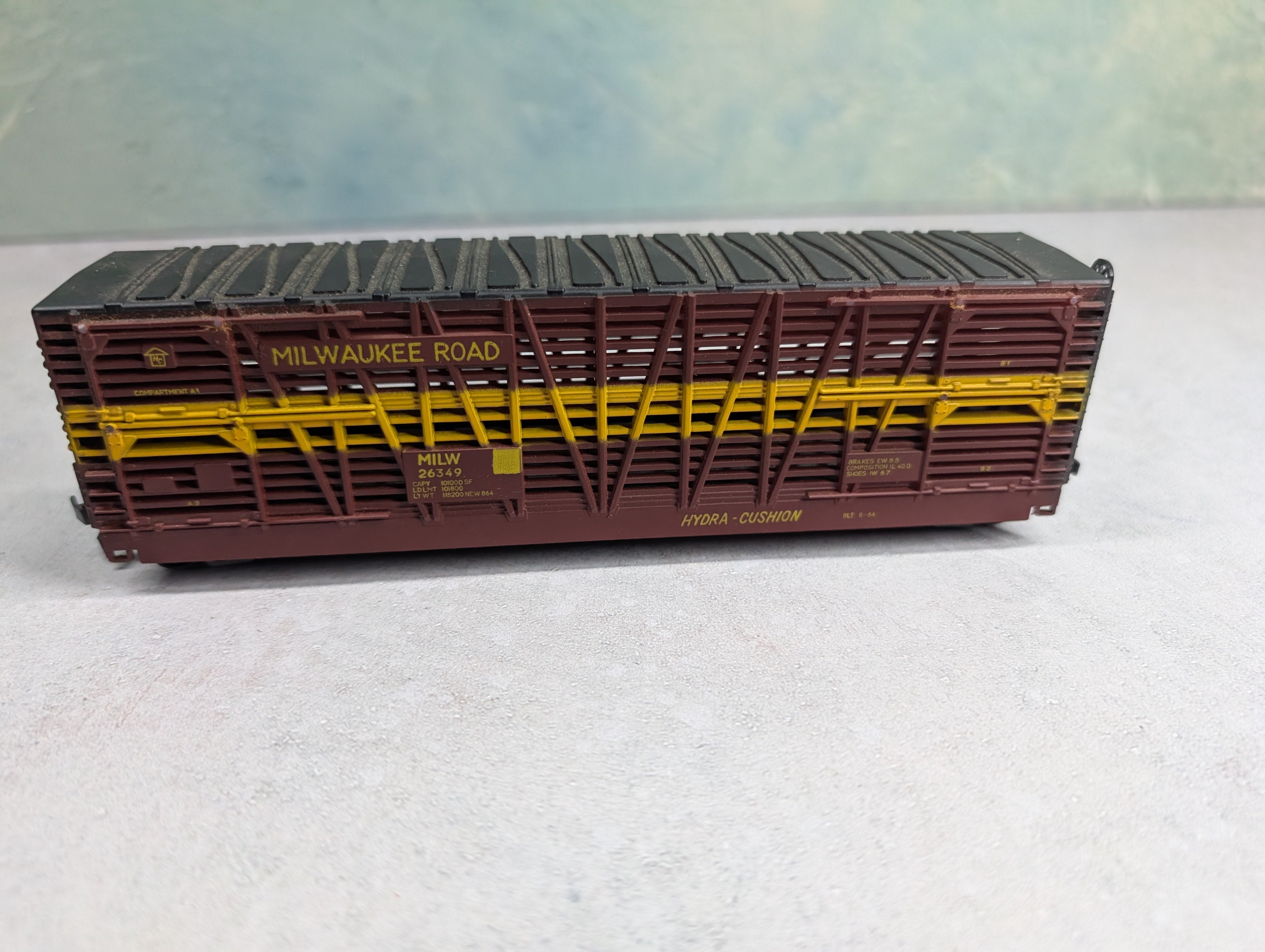 USED AHM HO Scale 50' Hydra-Cushion Cattle Stock Car Milwaukee Road MILW #26349