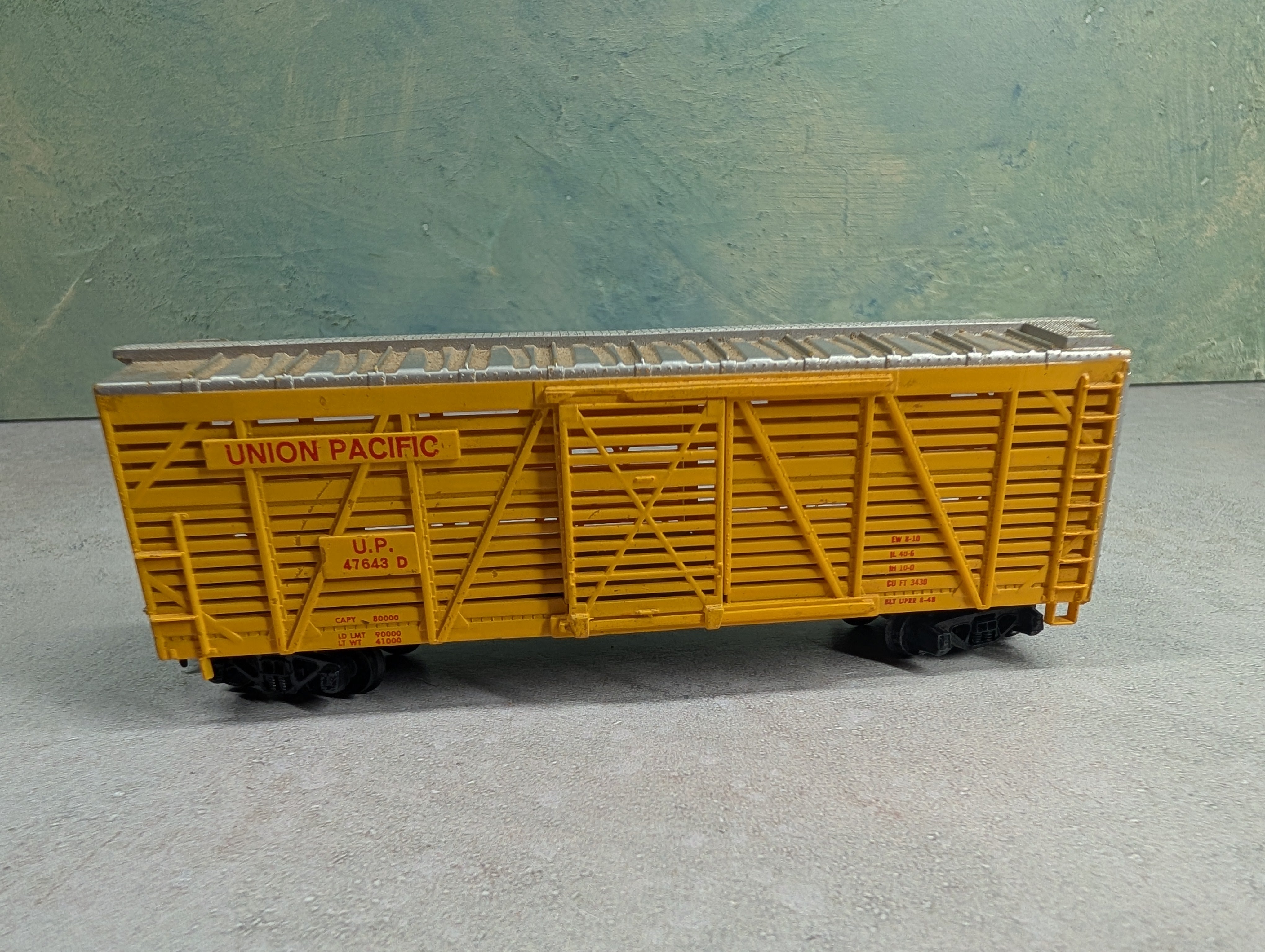 USED Cox HO Scale 40' Stock Car Union Pacific UP #47643D