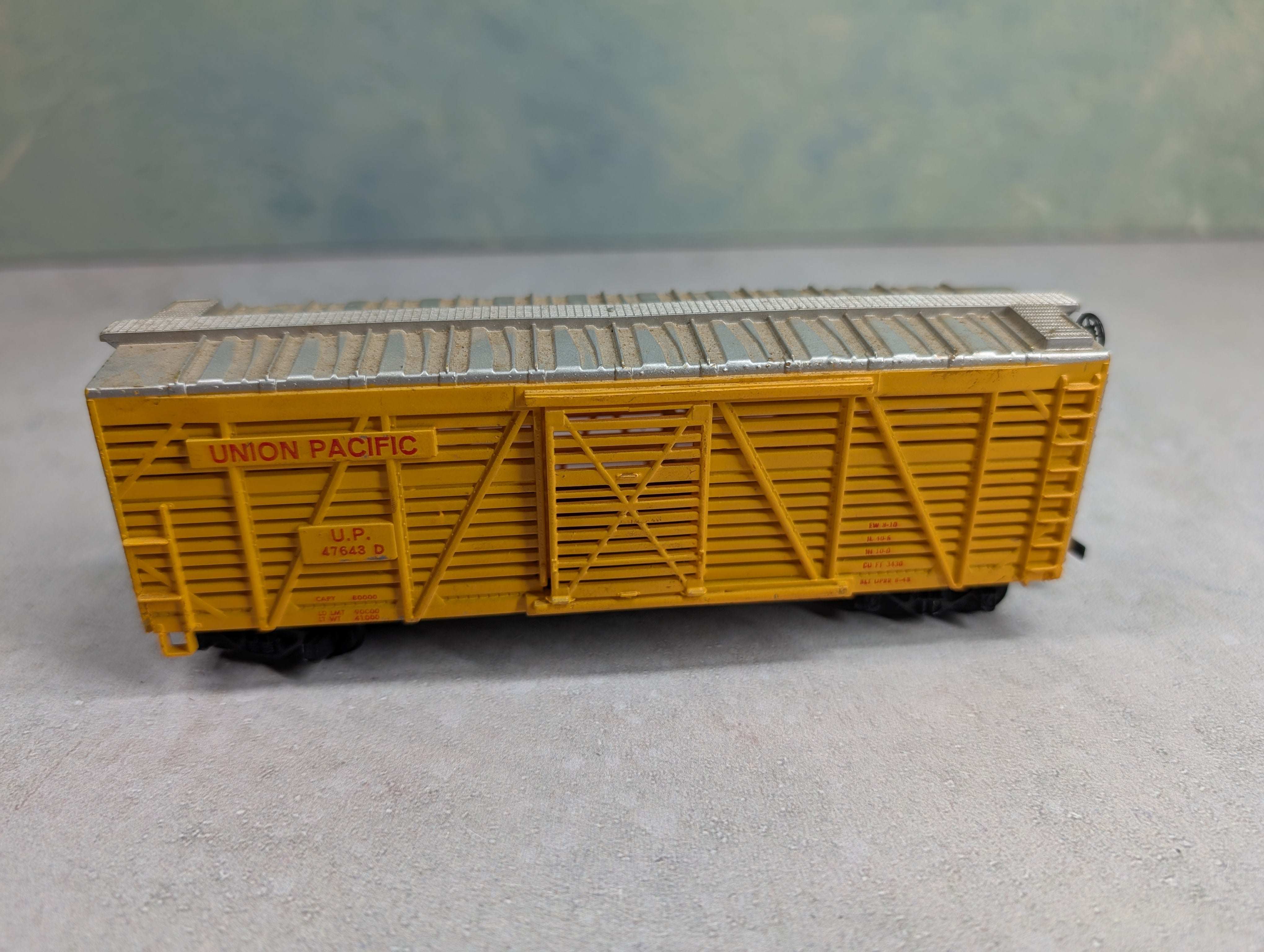 USED Cox HO Scale 40' Stock Car Union Pacific UP #47643D