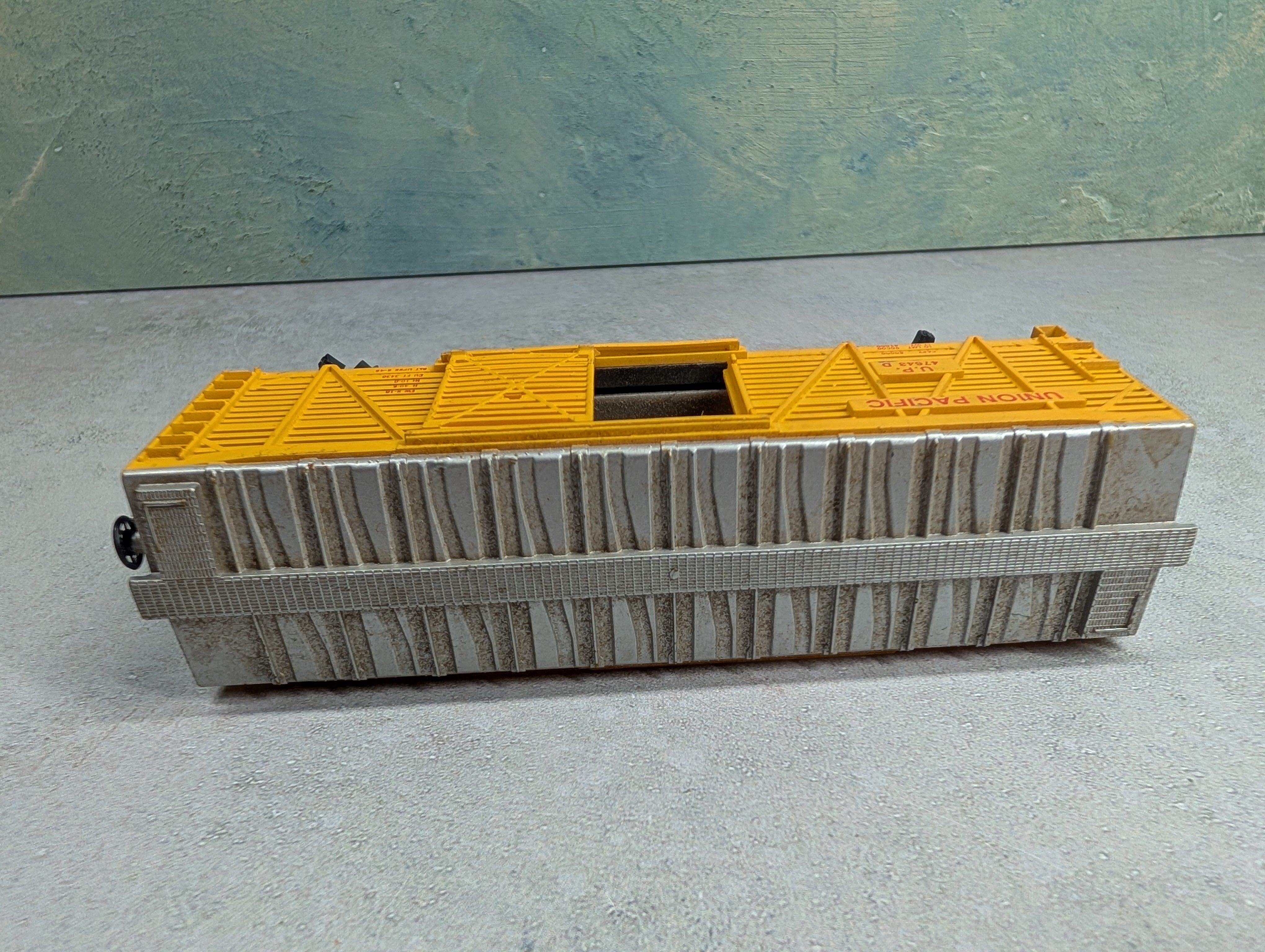 USED Cox HO Scale 40' Stock Car Union Pacific UP #47643D