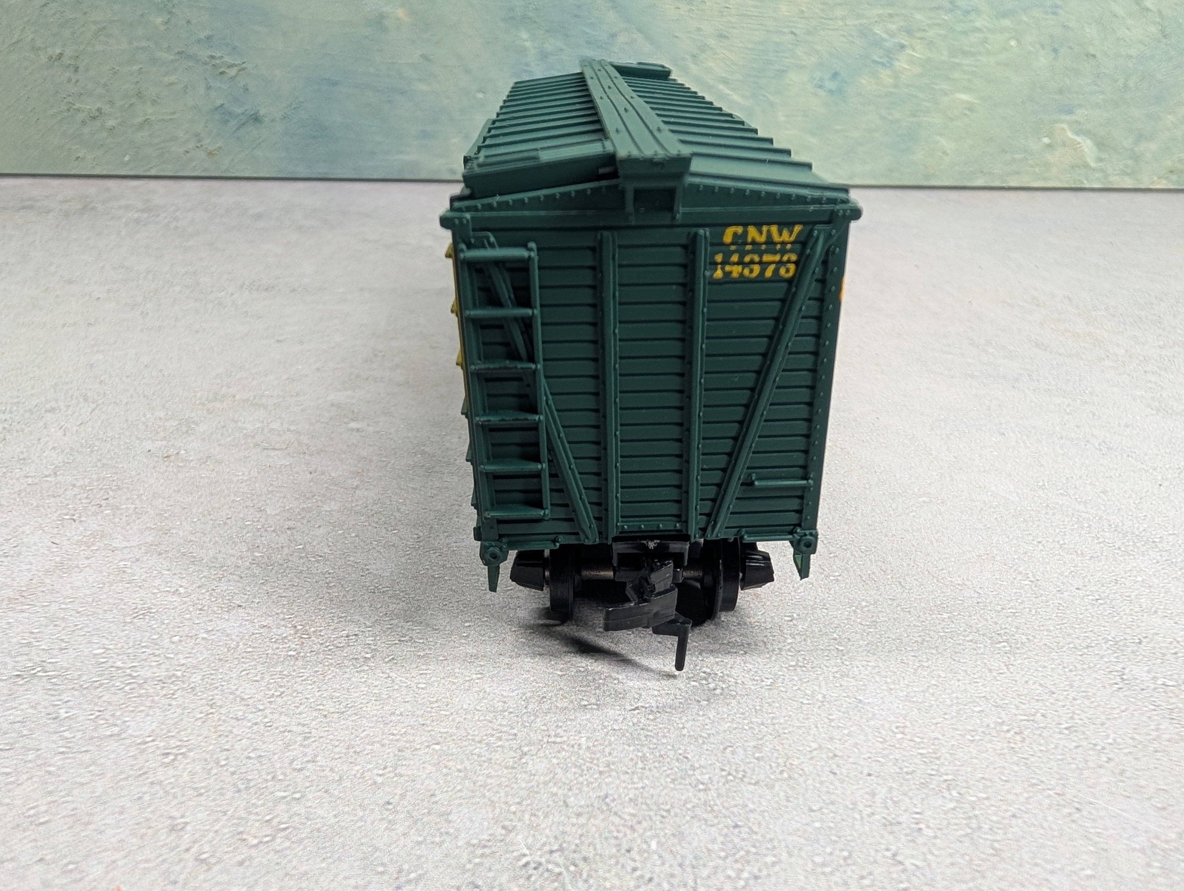 USED TRAIN MINIATURE HO Scale 40' Stock Car Chicago & North Western CNW #14373 Dim Data