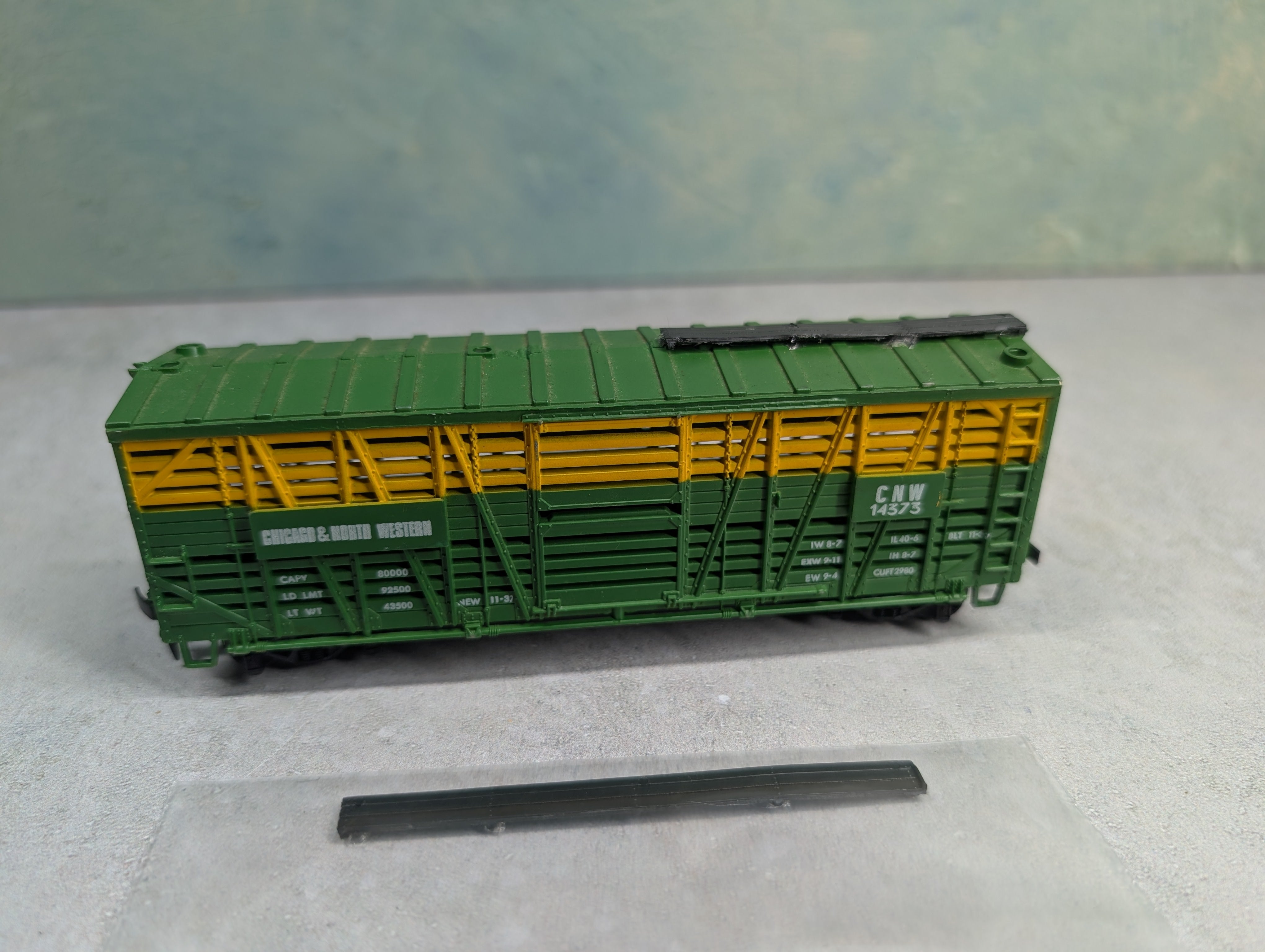 USED HO Scale 40' Stock Car Chicago & North Western CNW #14373