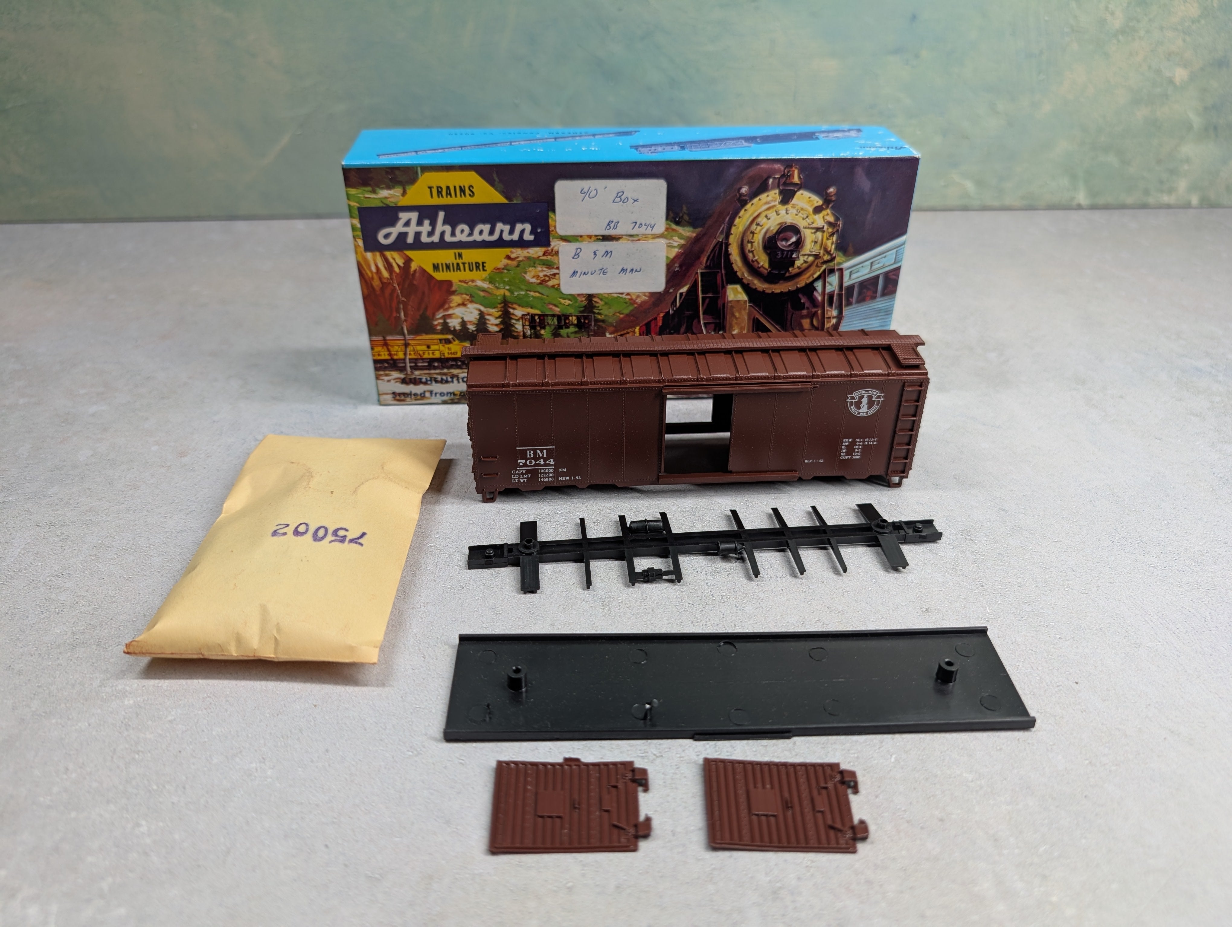 USED Athearn HO Scale 40' Box Car Boston and Maine BM #7044 Bev-Bel KIT