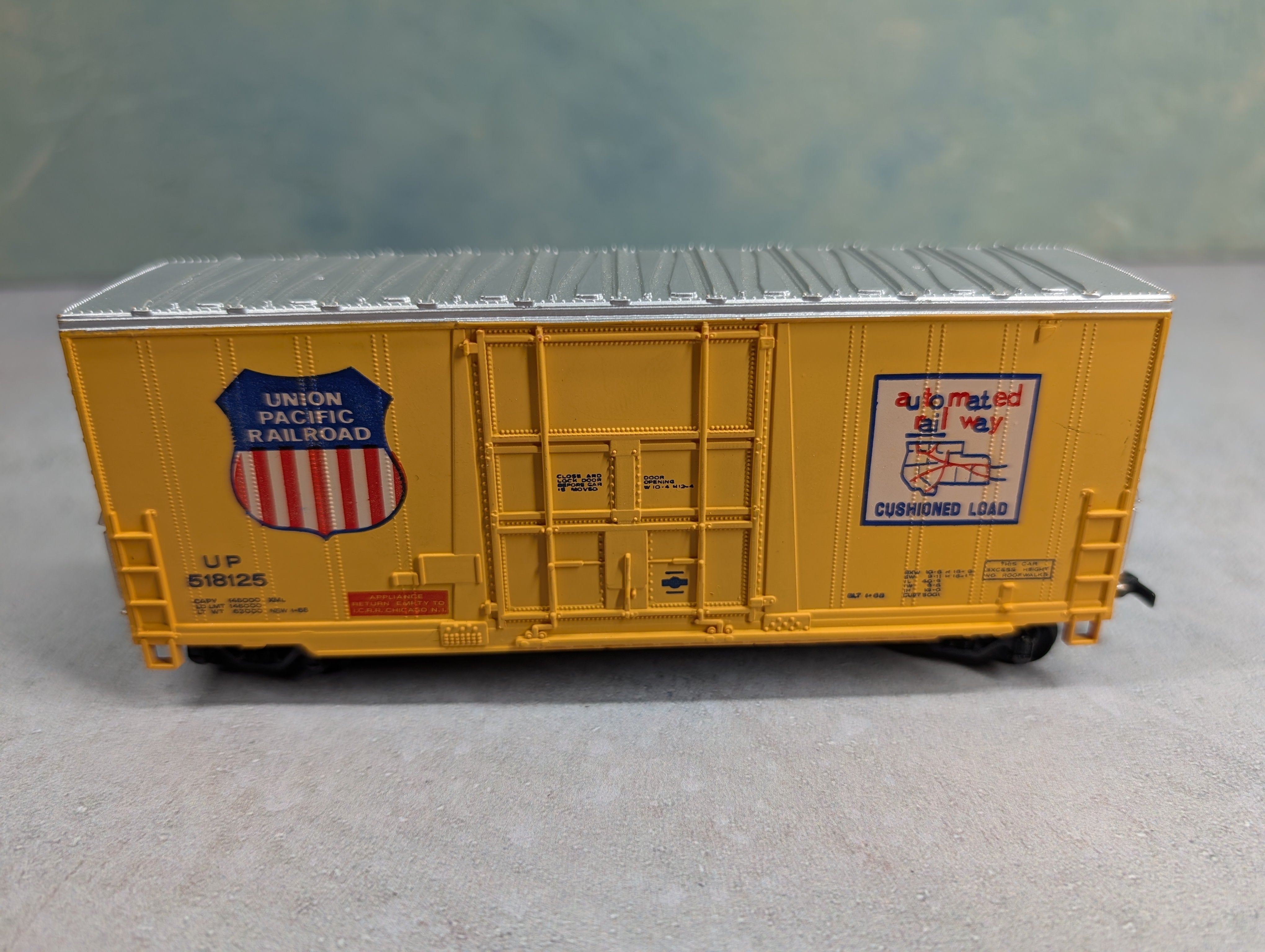 USED Bachmann HO Scale 40' Hi-Cube Box Car Union Pacific UP #518125