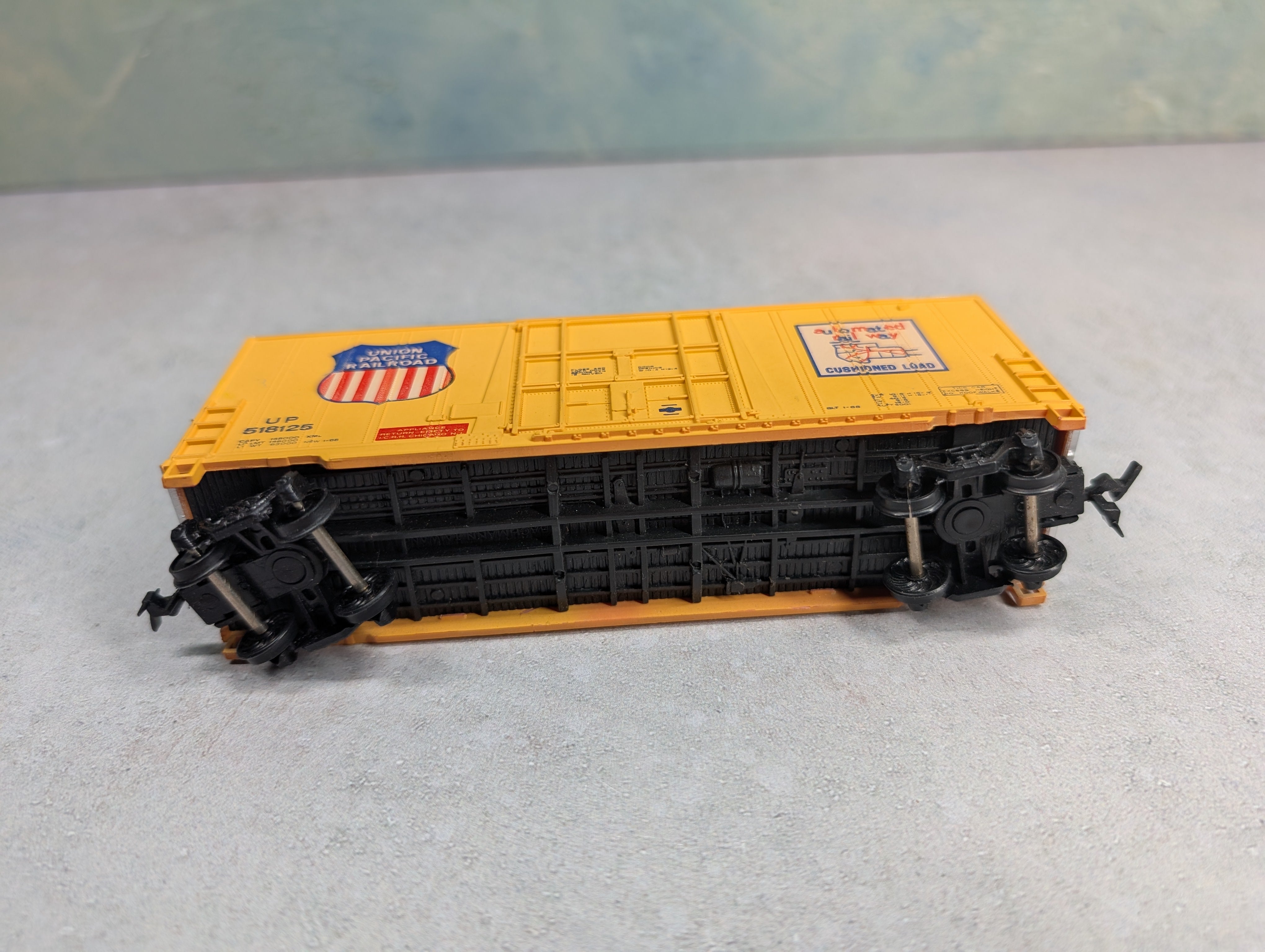 USED Bachmann HO Scale 40' Hi-Cube Box Car Union Pacific UP #518125