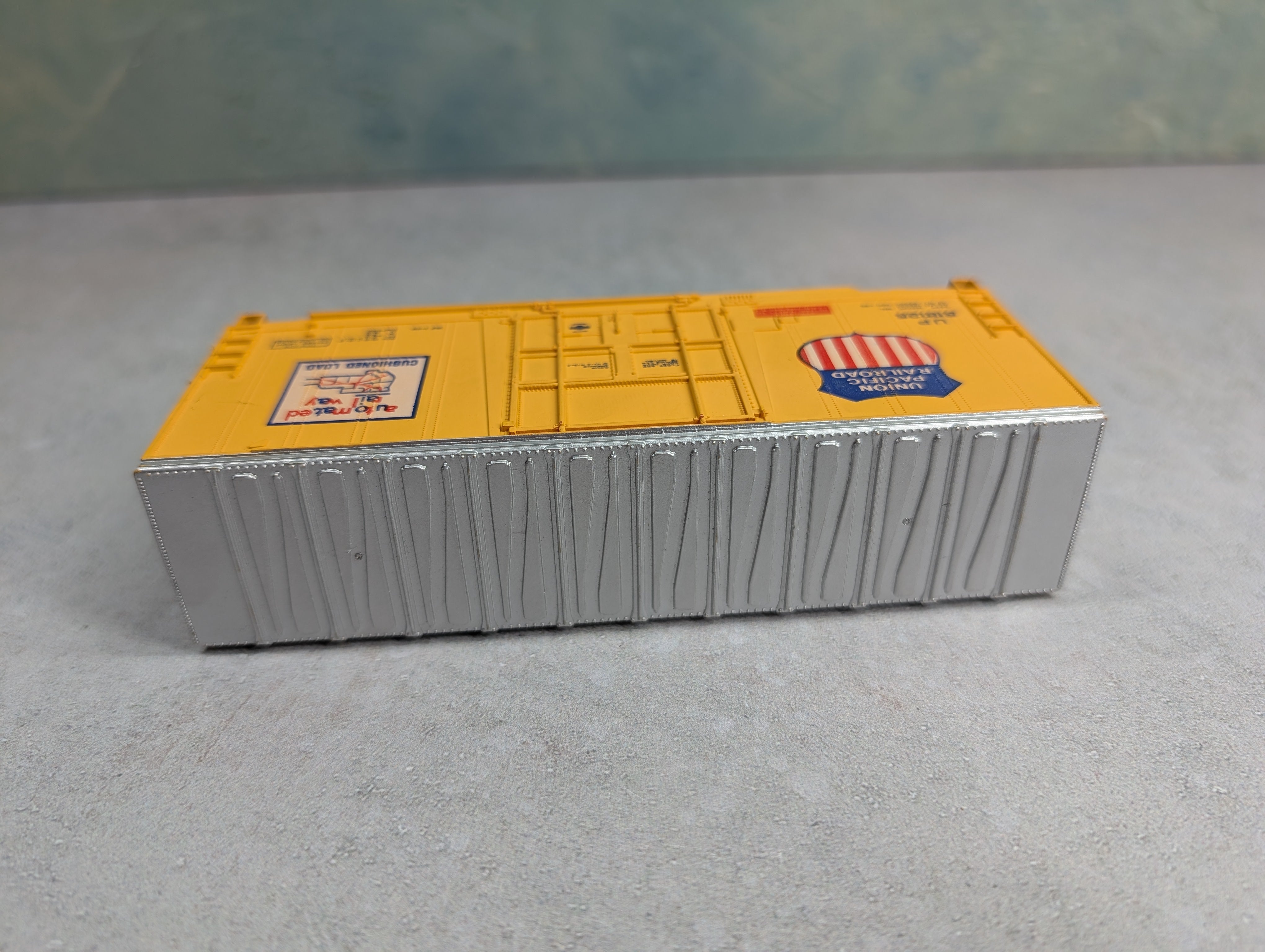 USED Bachmann HO Scale 40' Hi-Cube Box Car Union Pacific UP #518125