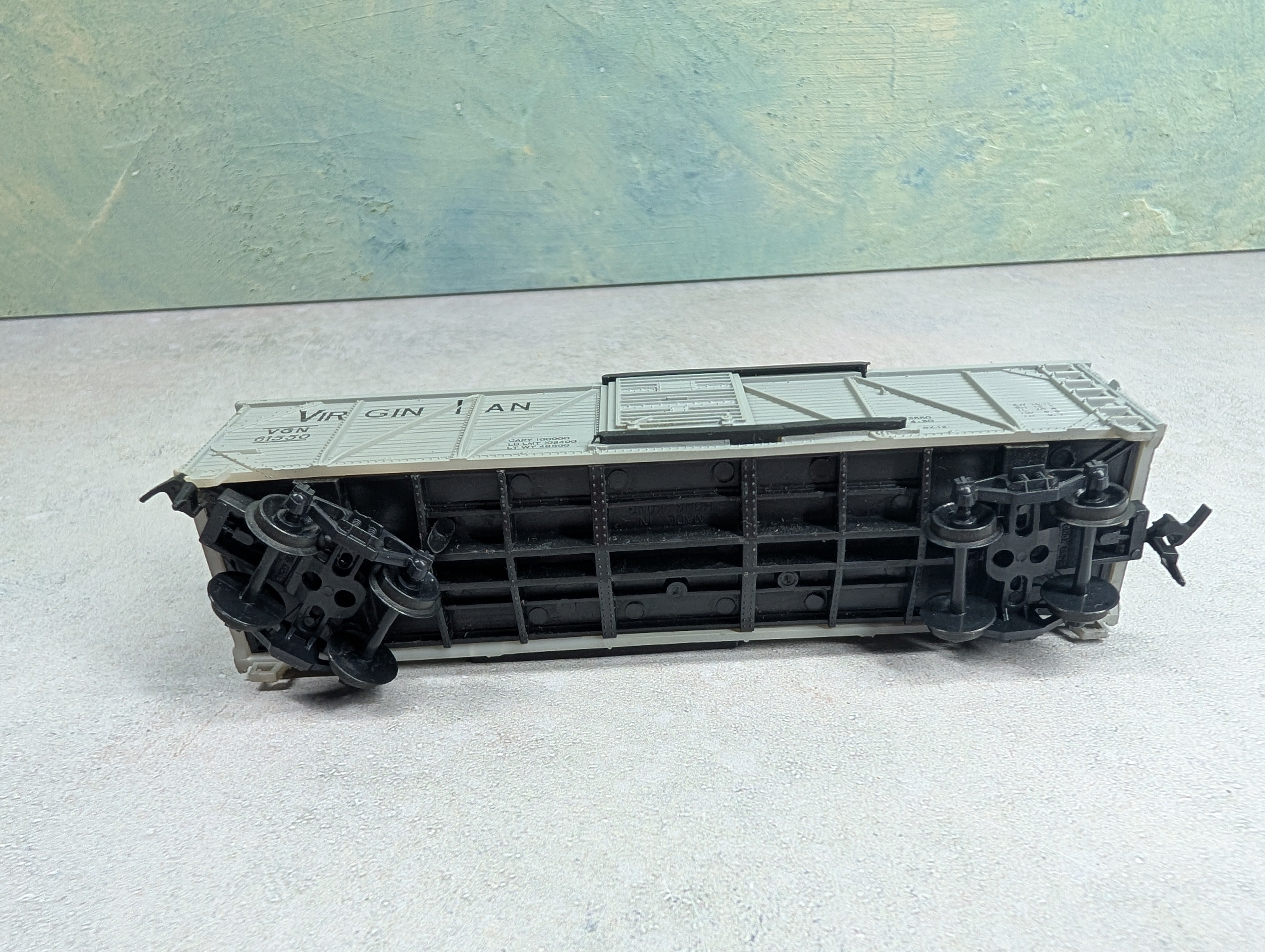 USED HO Scale 42' Wooden Box Car Virginian VGN #61550