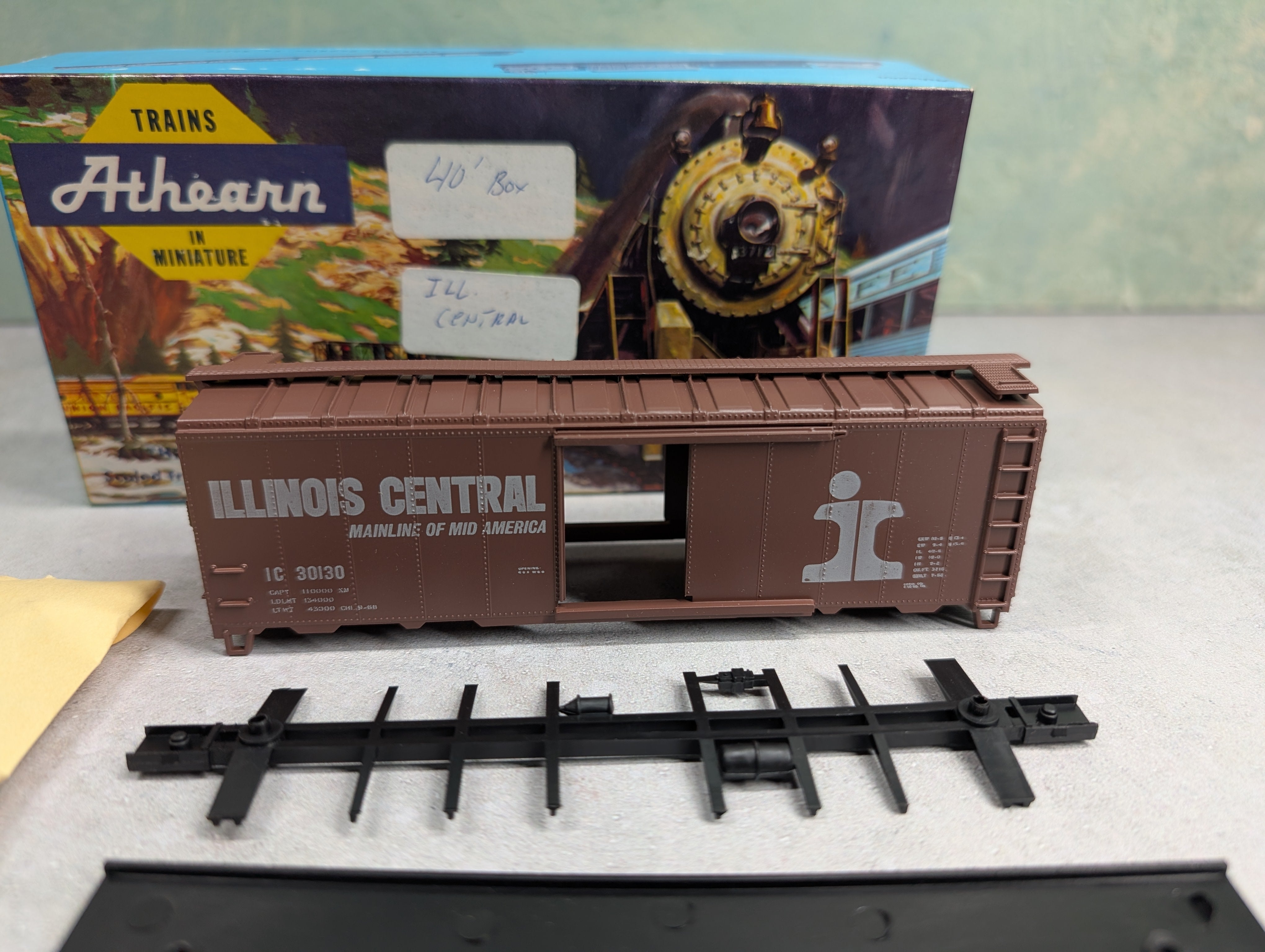 USED Athearn HO Scale 40' Box Car Illinois Central IC #30130 KIT