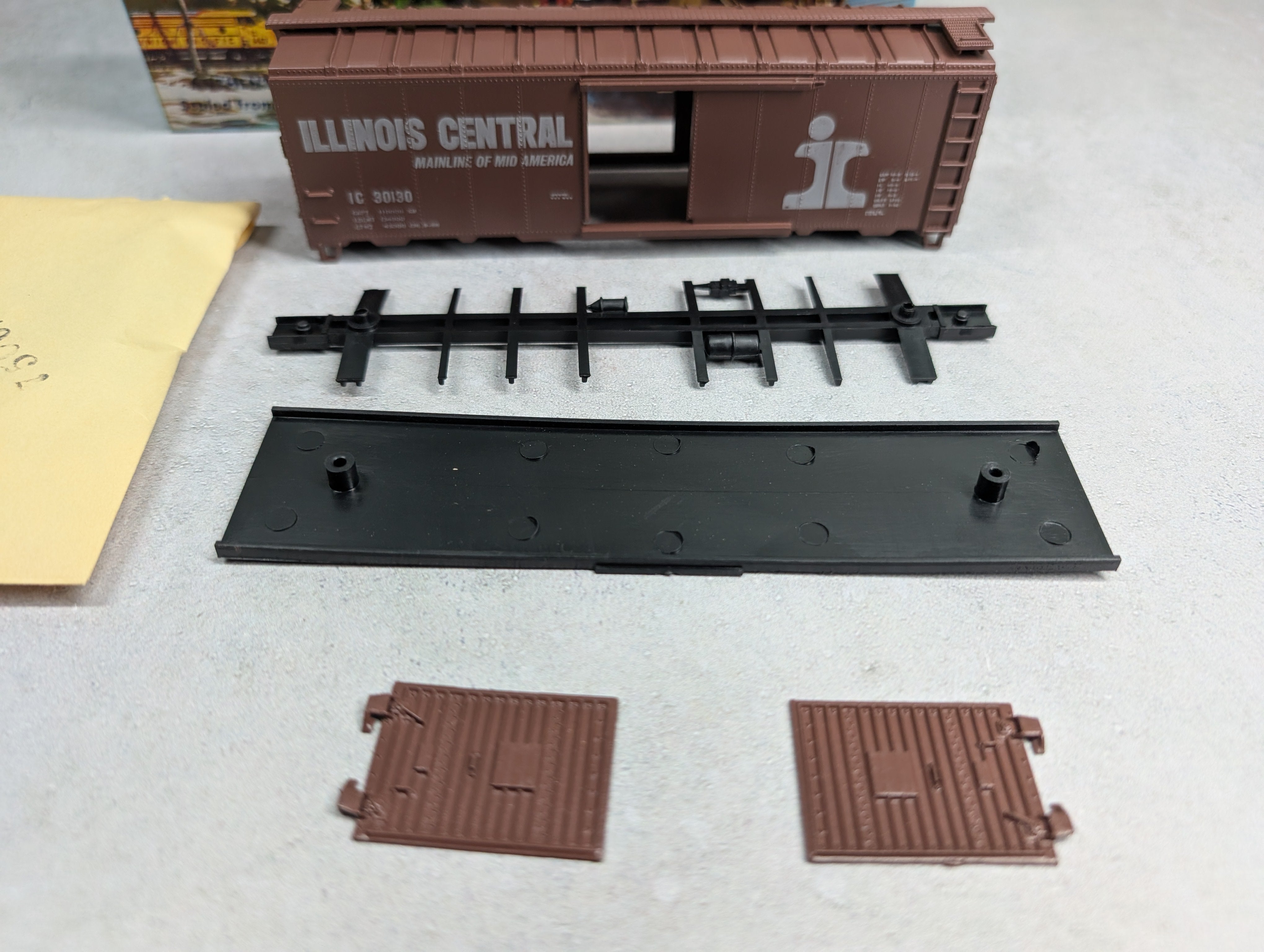 USED Athearn HO Scale 40' Box Car Illinois Central IC #30130 KIT