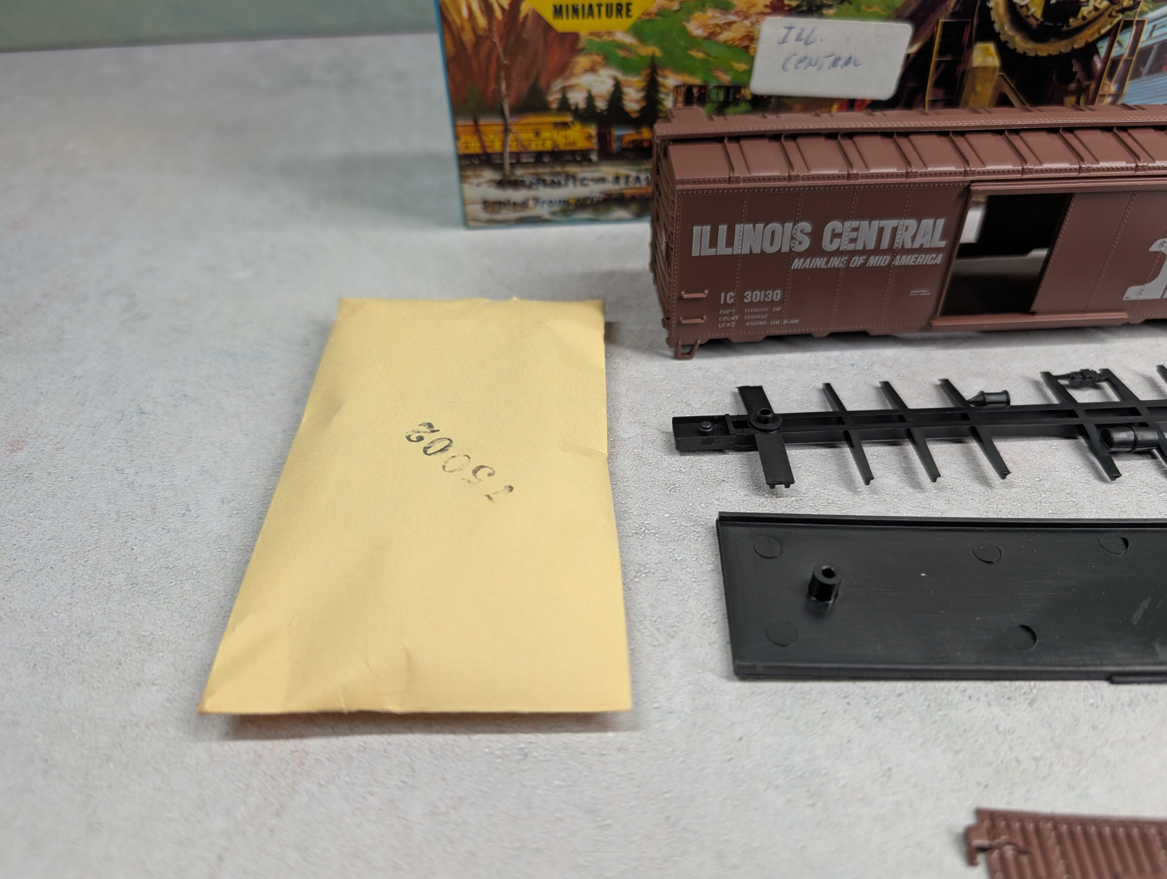 USED Athearn HO Scale 40' Box Car Illinois Central IC #30130 KIT