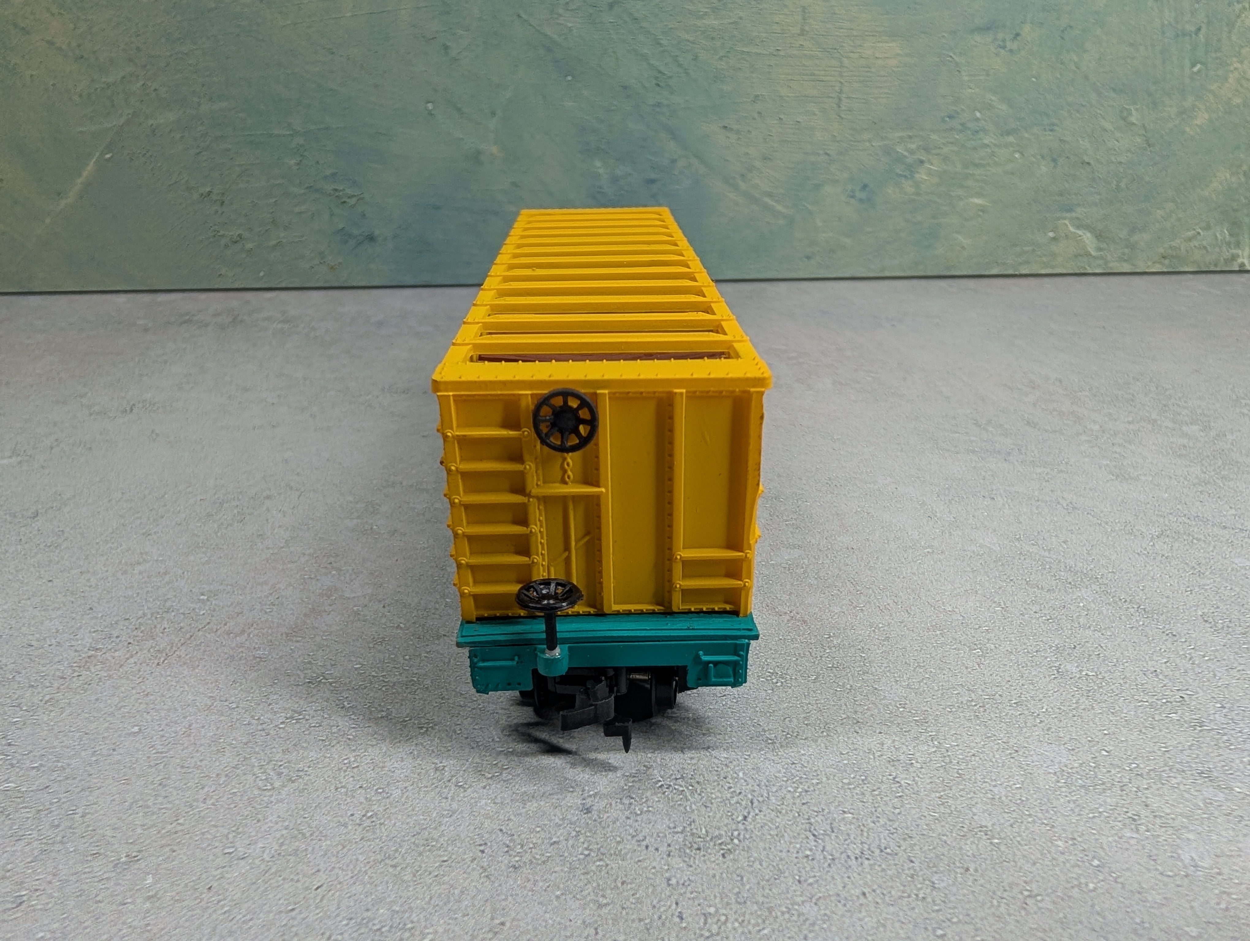 USED Bachmann HO Scale 51' Pulpwood Car Penn Central #17326