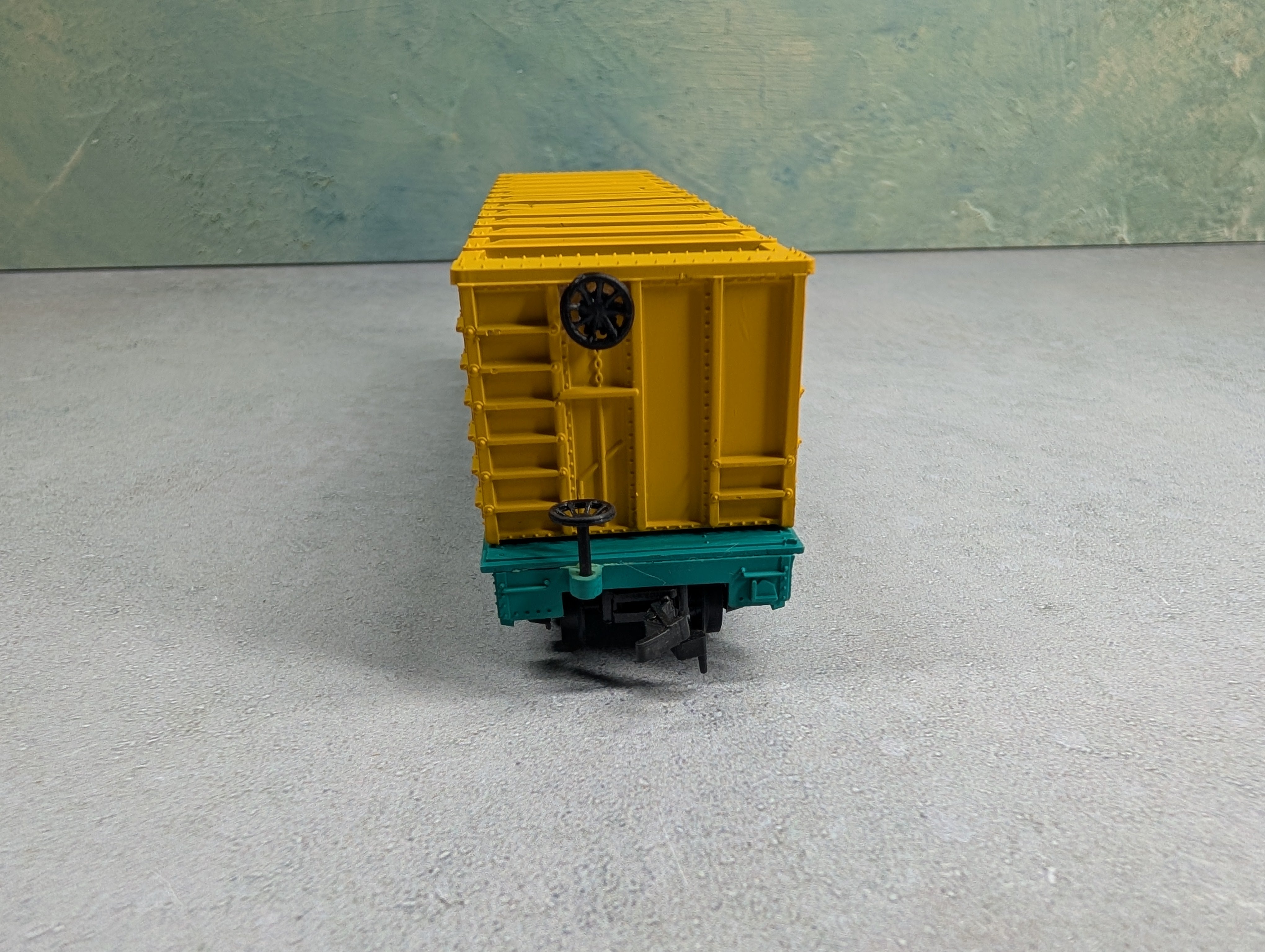 USED Bachmann HO Scale 51' Pulpwood Car Penn Central #17326