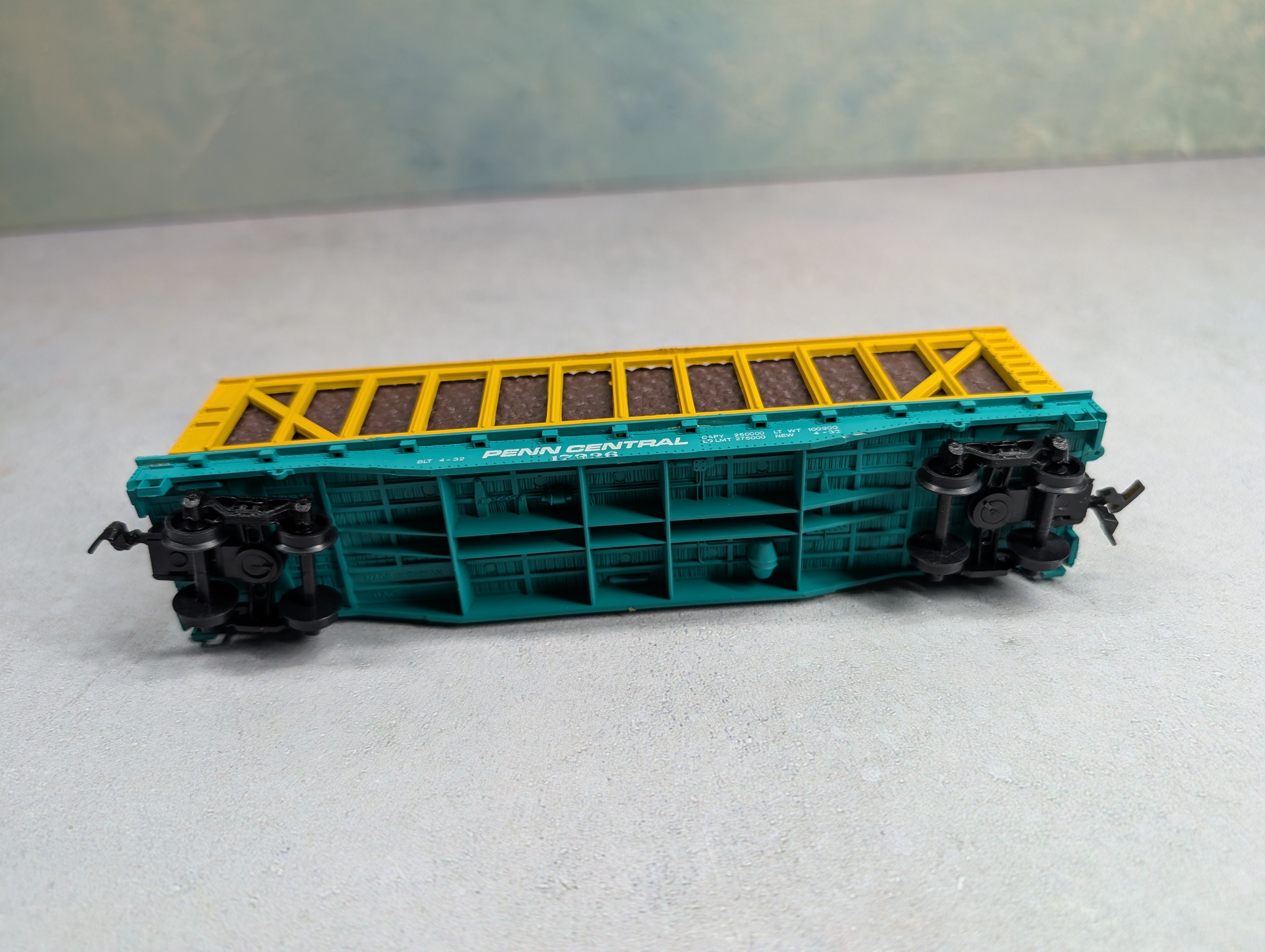 USED Bachmann HO Scale 51' Pulpwood Car Penn Central #17326