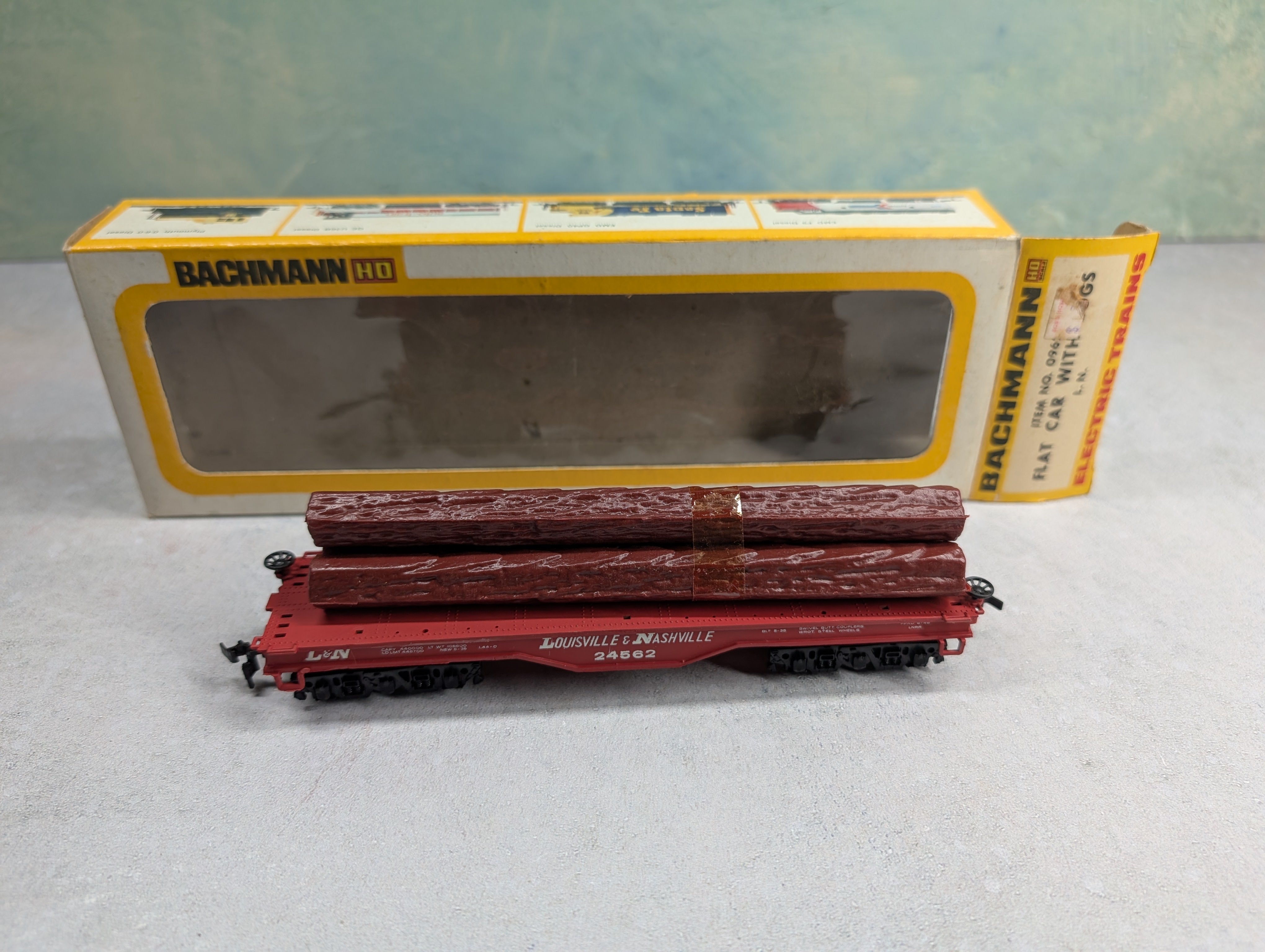 USED Bachmann HO Scale 50' Flat Car with Logs Louisville & Nashville L&N #24562