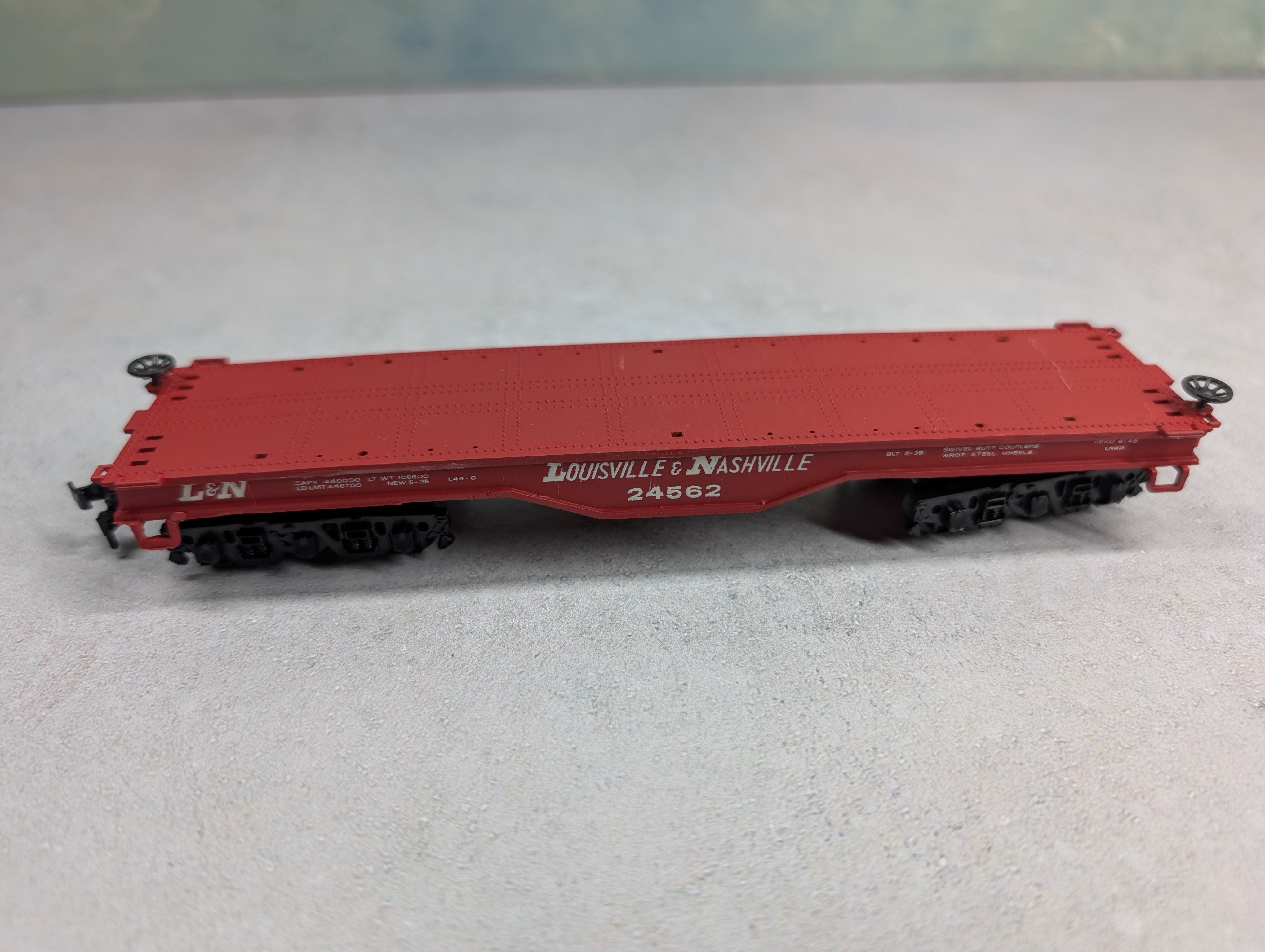 USED Bachmann HO Scale 50' Flat Car with Logs Louisville & Nashville L&N #24562