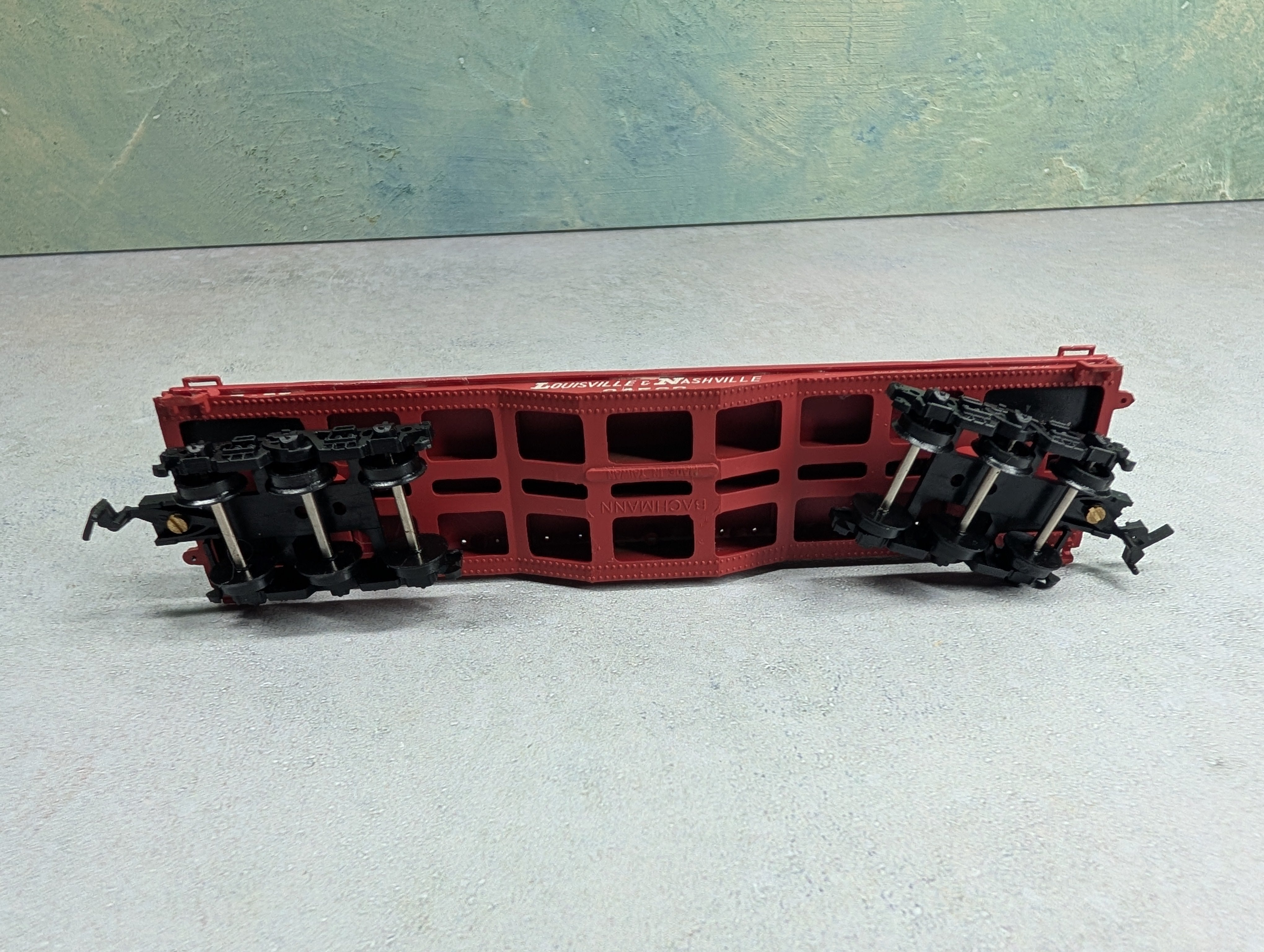 USED Bachmann HO Scale 50' Flat Car with Logs Louisville & Nashville L&N #24562