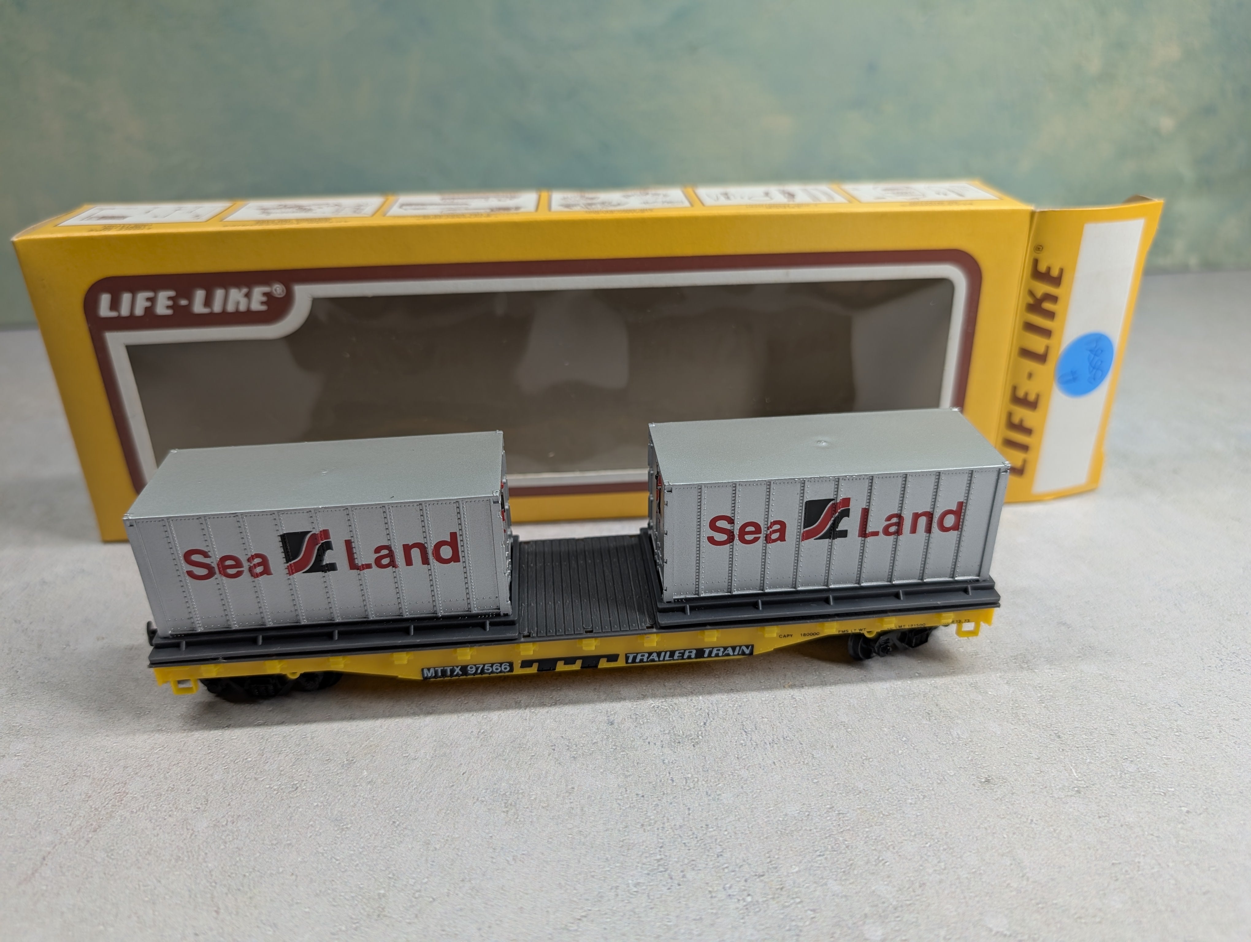 USED Life-Like HO Scale 50' Flat Car Trailer Train MTTX #97566 w/ 2 Sea Land Containers