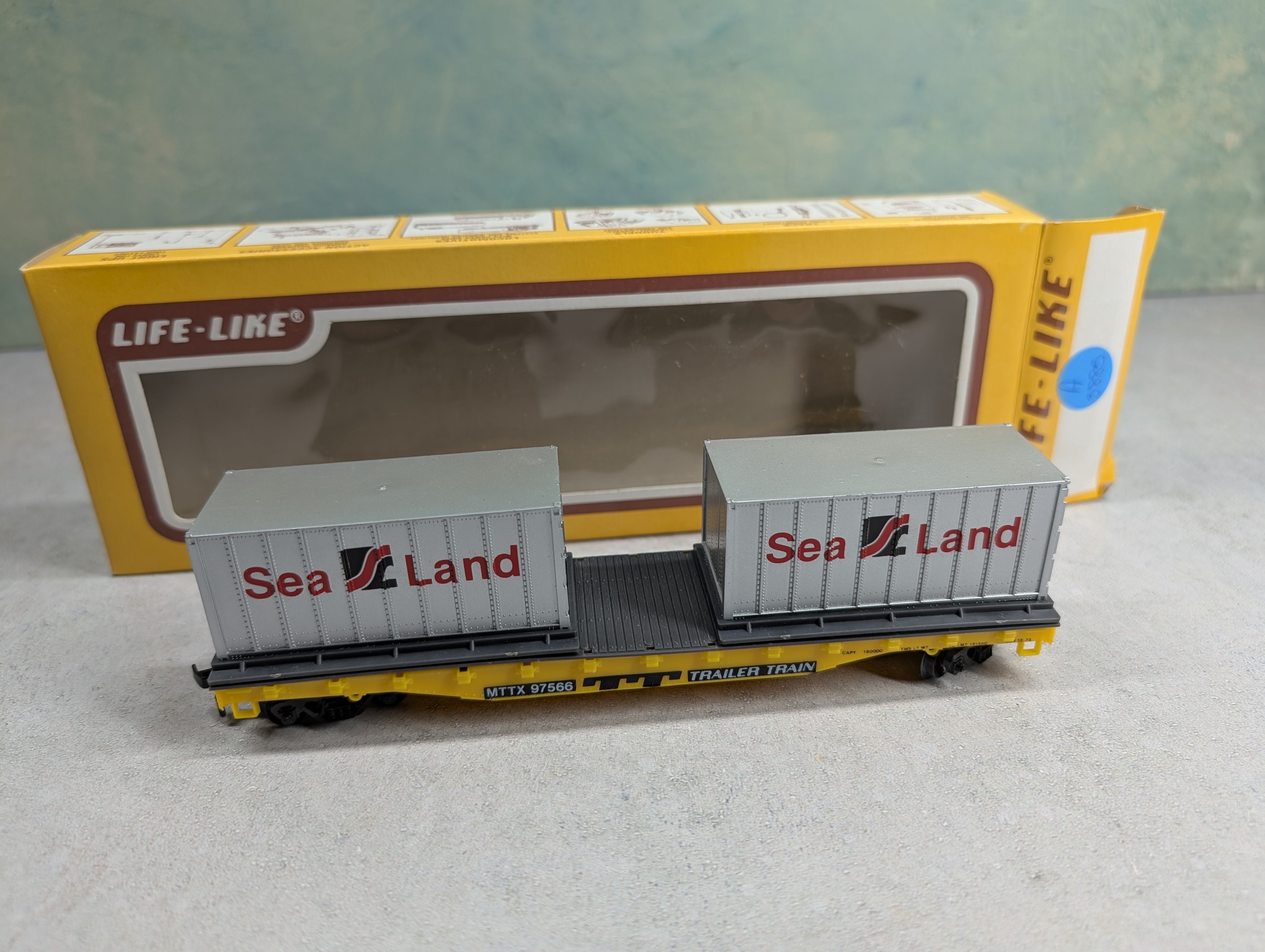USED Life-Like HO Scale 50' Flat Car Trailer Train MTTX #97566 w/ 2 Sea Land Containers