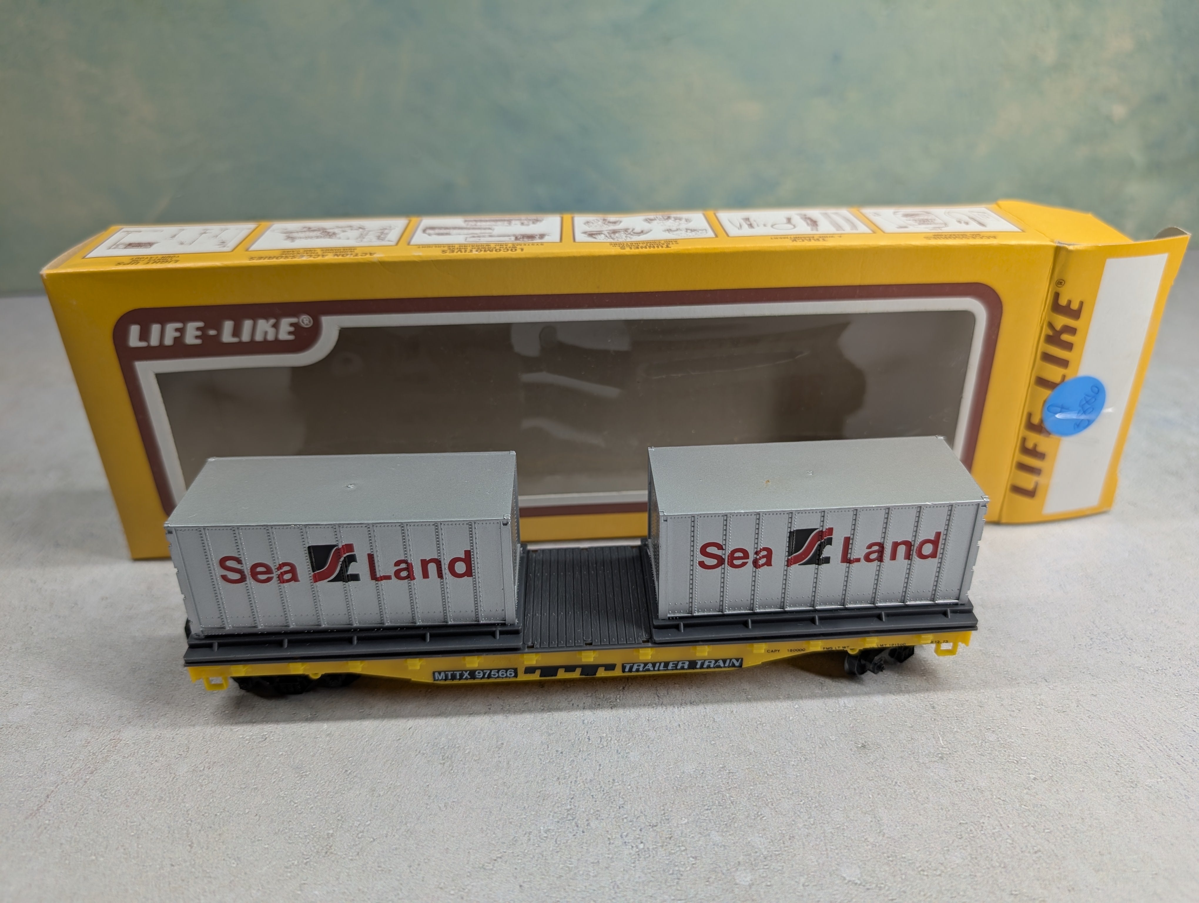 USED Life-Like HO Scale 50' Flat Car Trailer Train MTTX #97566 w/ 2 Sea Land Containers