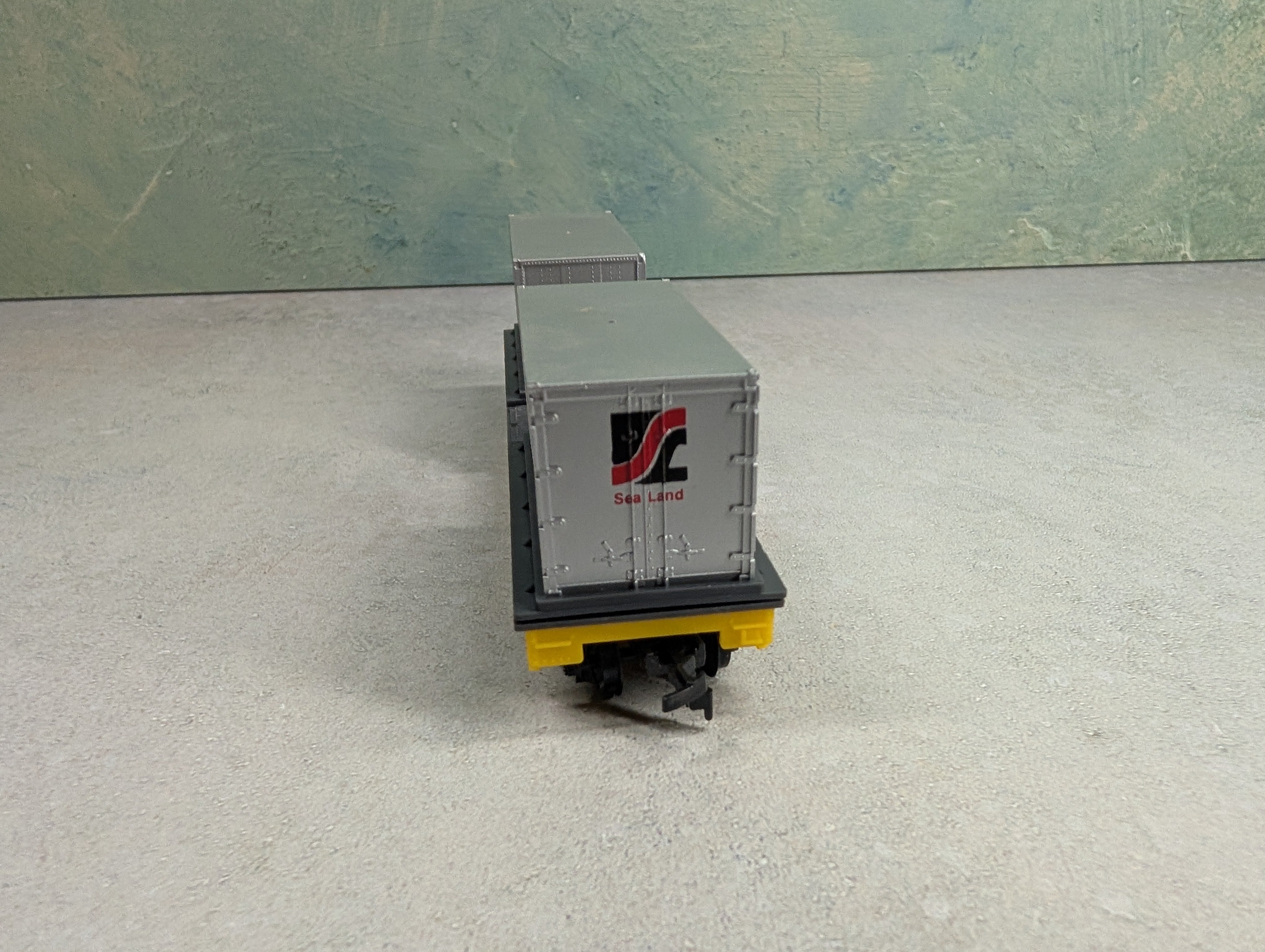 USED Life-Like HO Scale 50' Flat Car Trailer Train MTTX #97566 w/ 2 Sea Land Containers