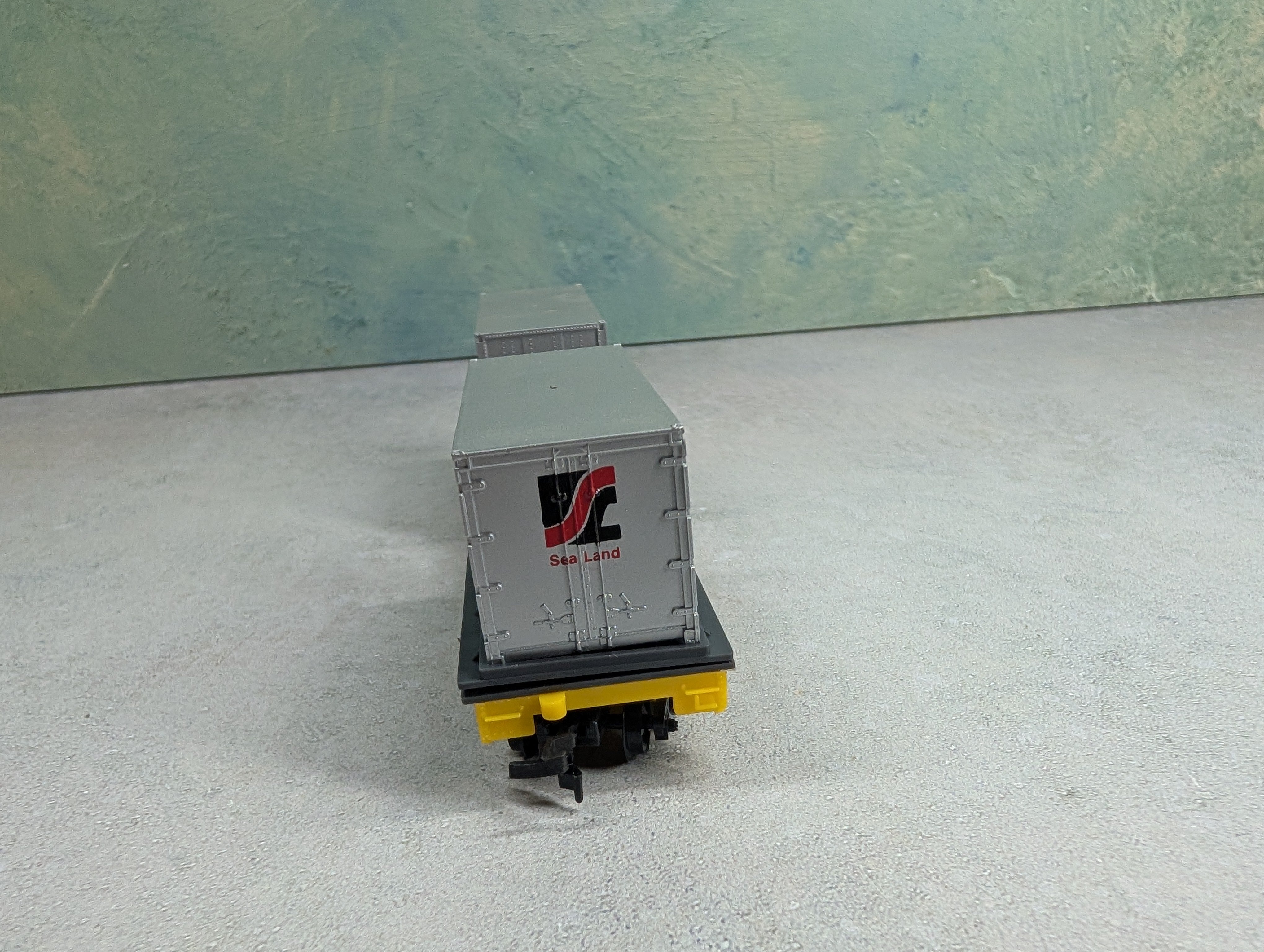 USED Life-Like HO Scale 50' Flat Car Trailer Train MTTX #97566 w/ 2 Sea Land Containers