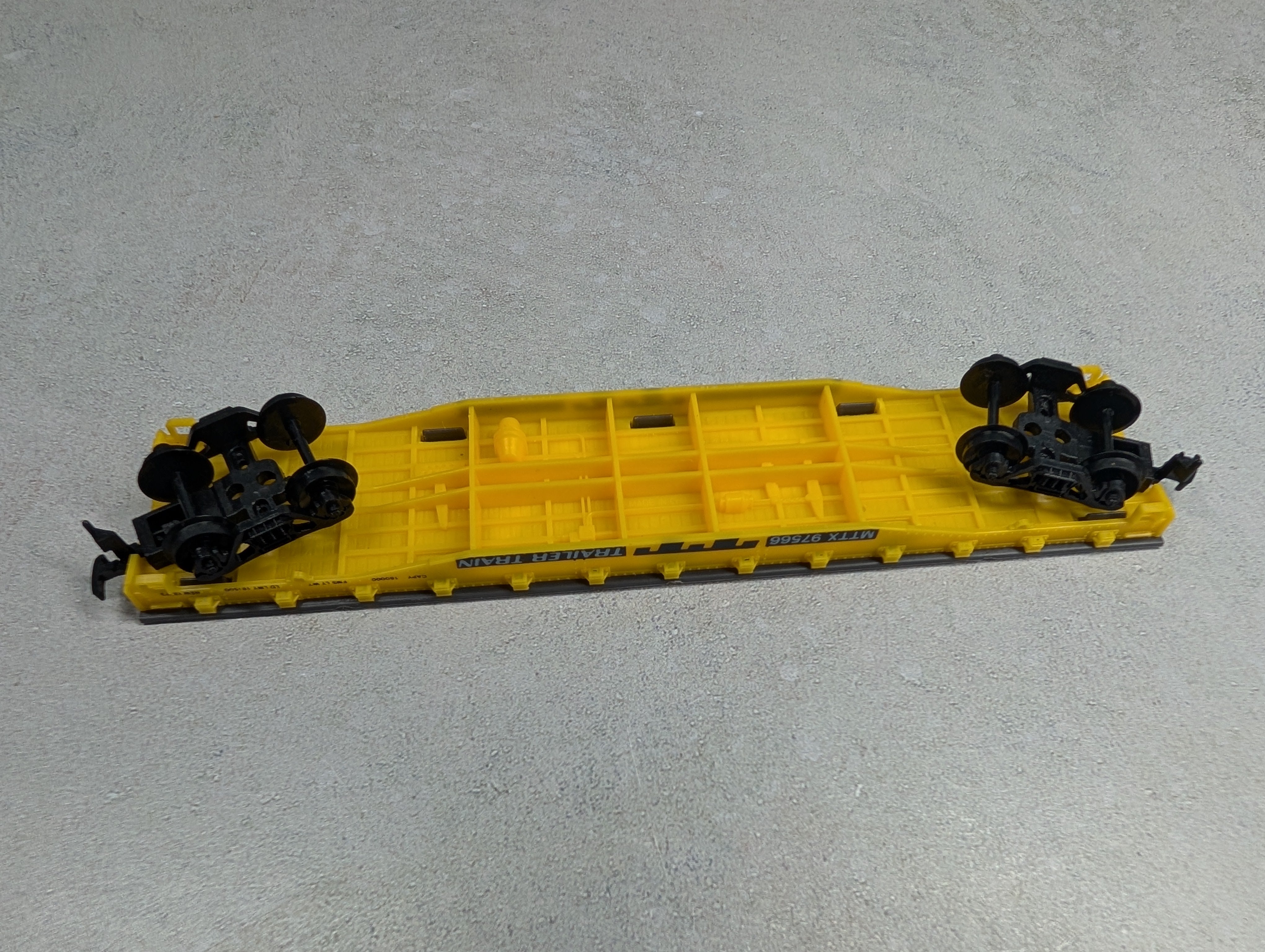 USED Life-Like HO Scale 50' Flat Car Trailer Train MTTX #97566 w/ 2 Sea Land Containers