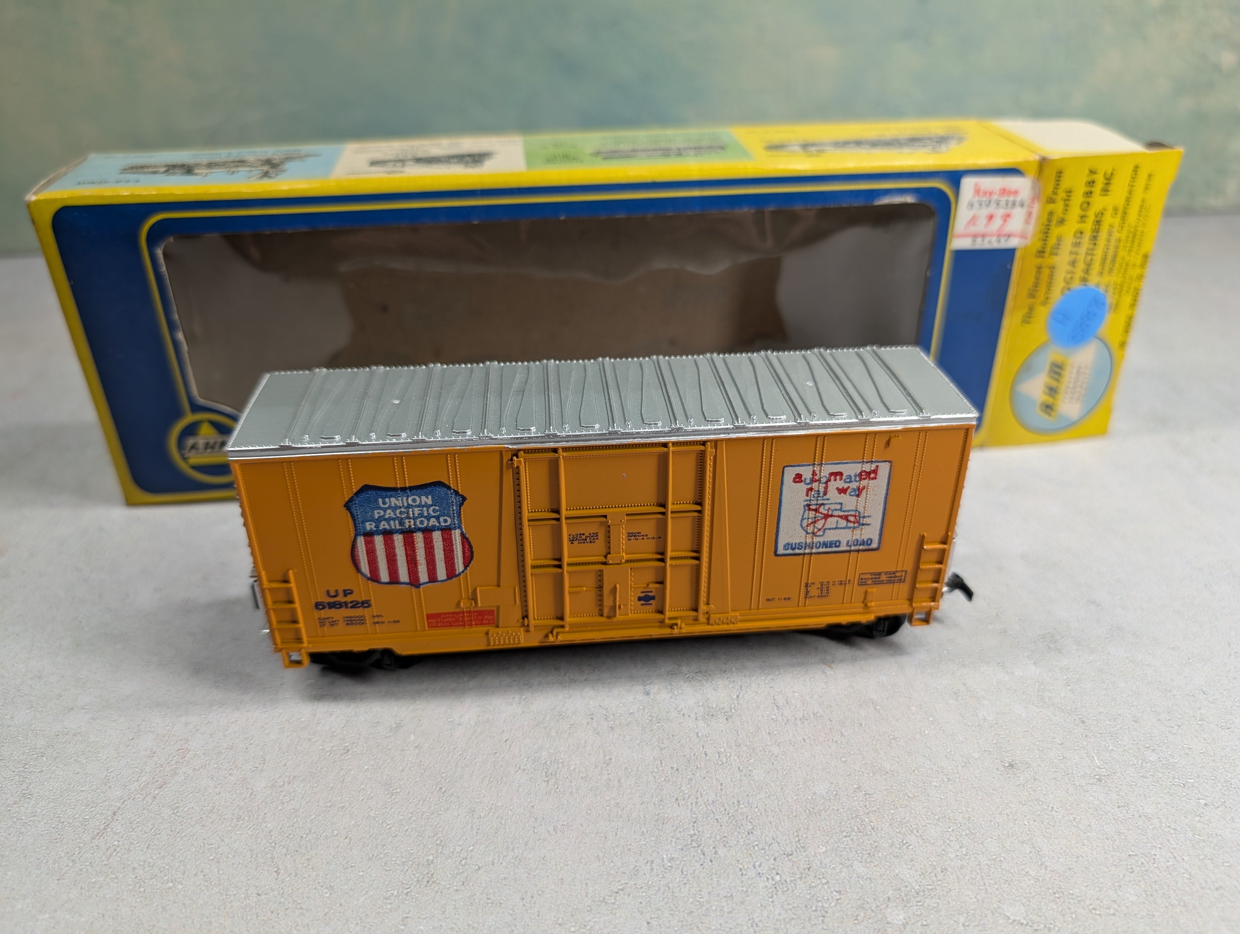 USED AHM HO Scale 41' Hi-Cube Box Car Union Pacific UP #518125