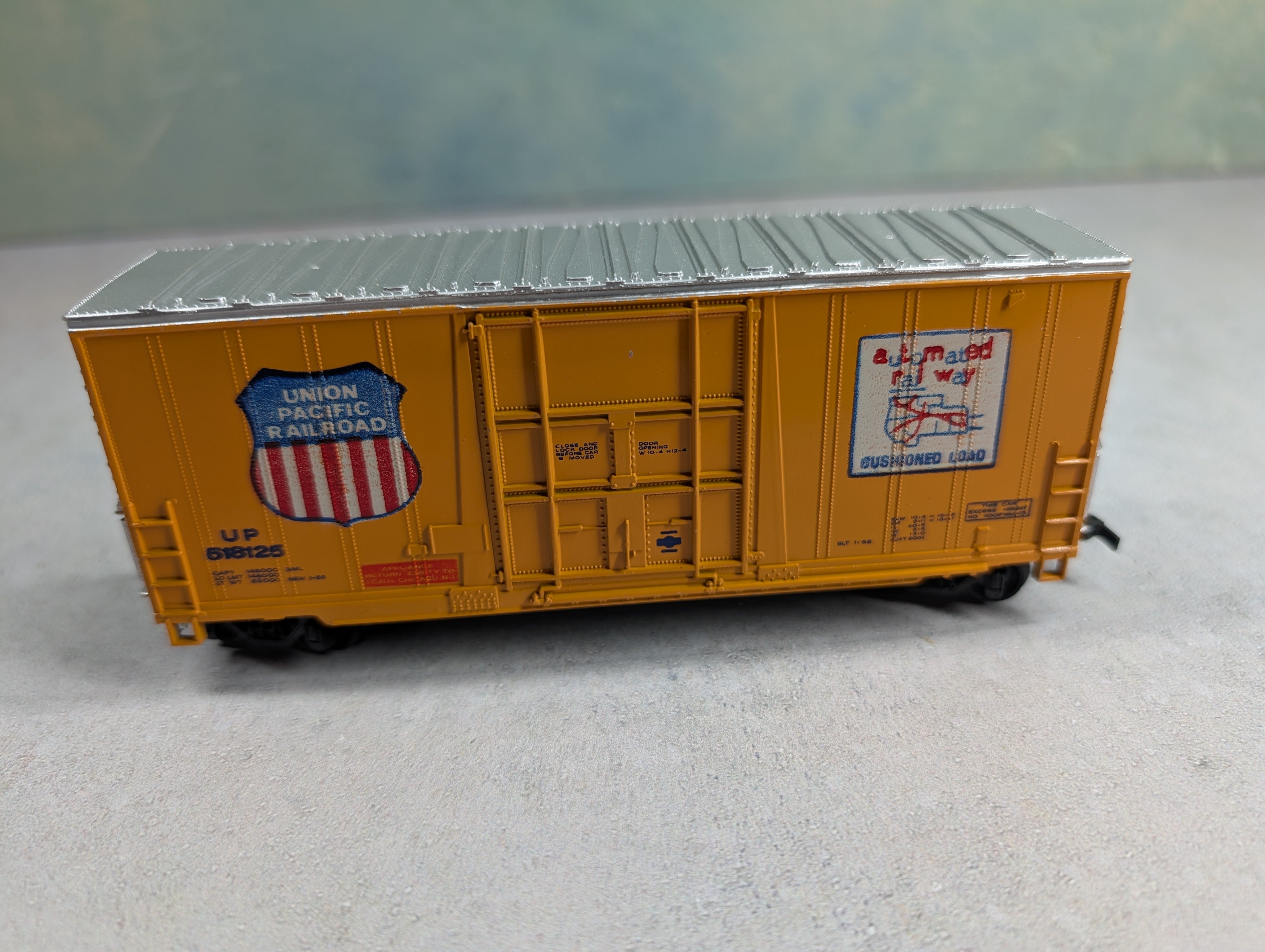 USED AHM HO Scale 41' Hi-Cube Box Car Union Pacific UP #518125