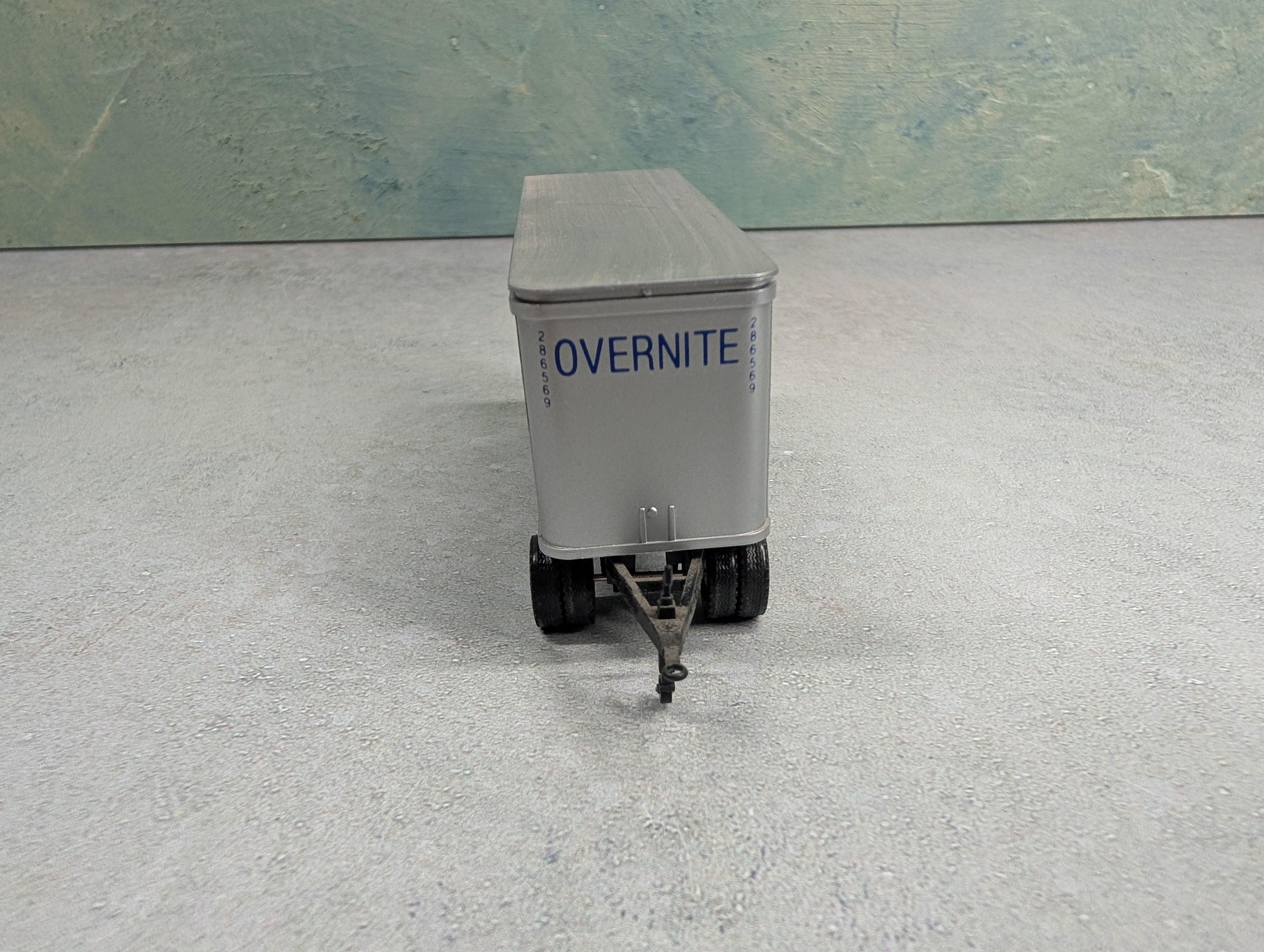 USED Con-Cor HO Scale 27' Trailer w/ Hitch Overnite Transportation