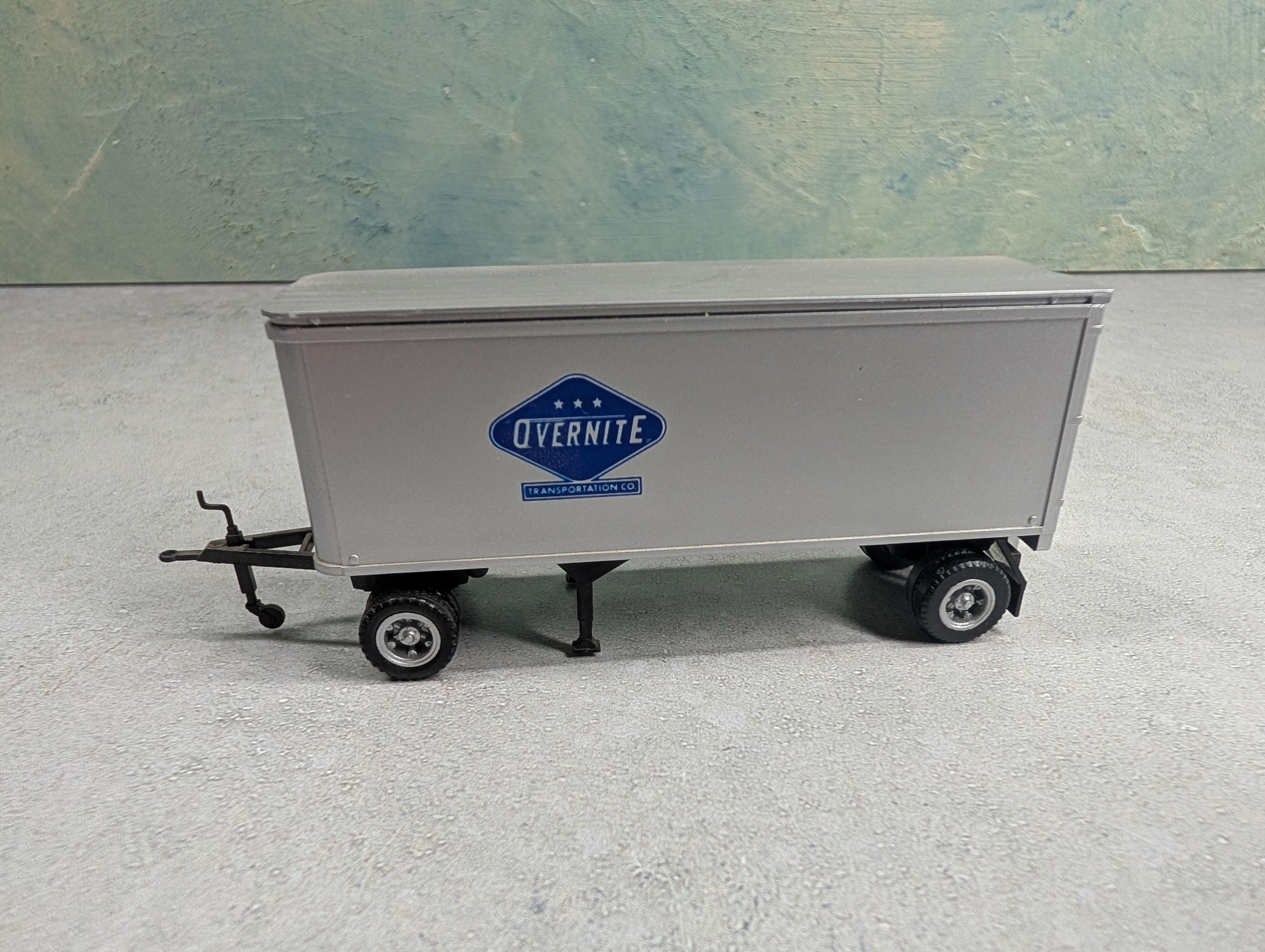 USED Con-Cor HO Scale 27' Trailer w/ Hitch Overnite Transportation