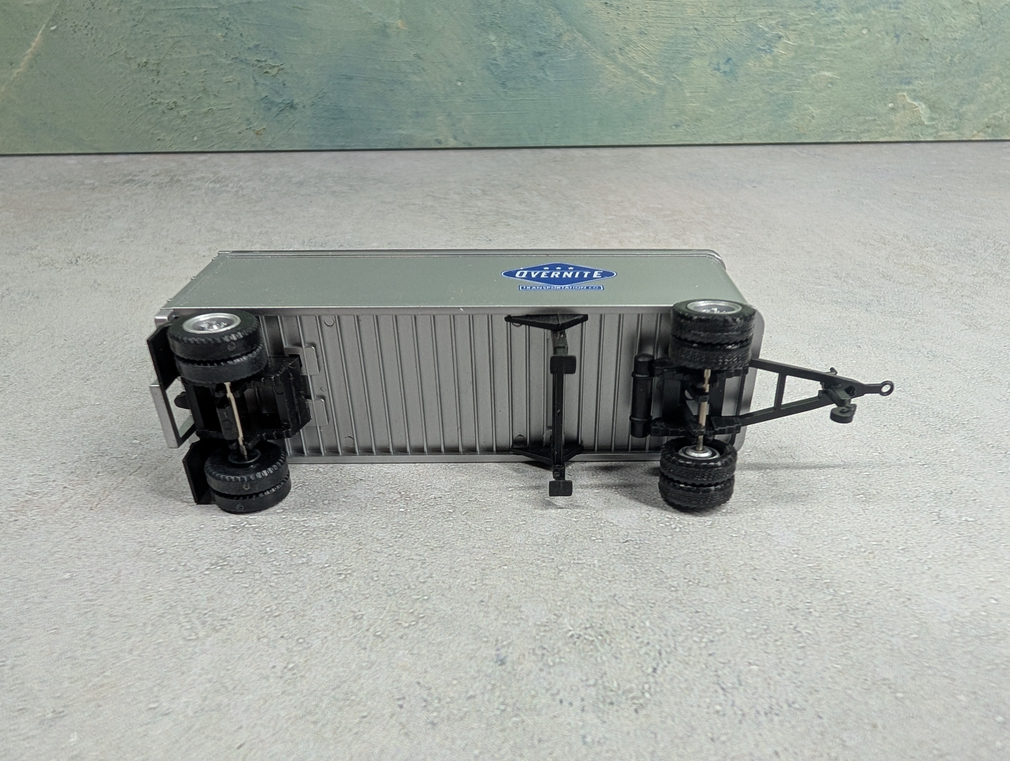 USED Con-Cor HO Scale 27' Trailer w/ Hitch Overnite Transportation