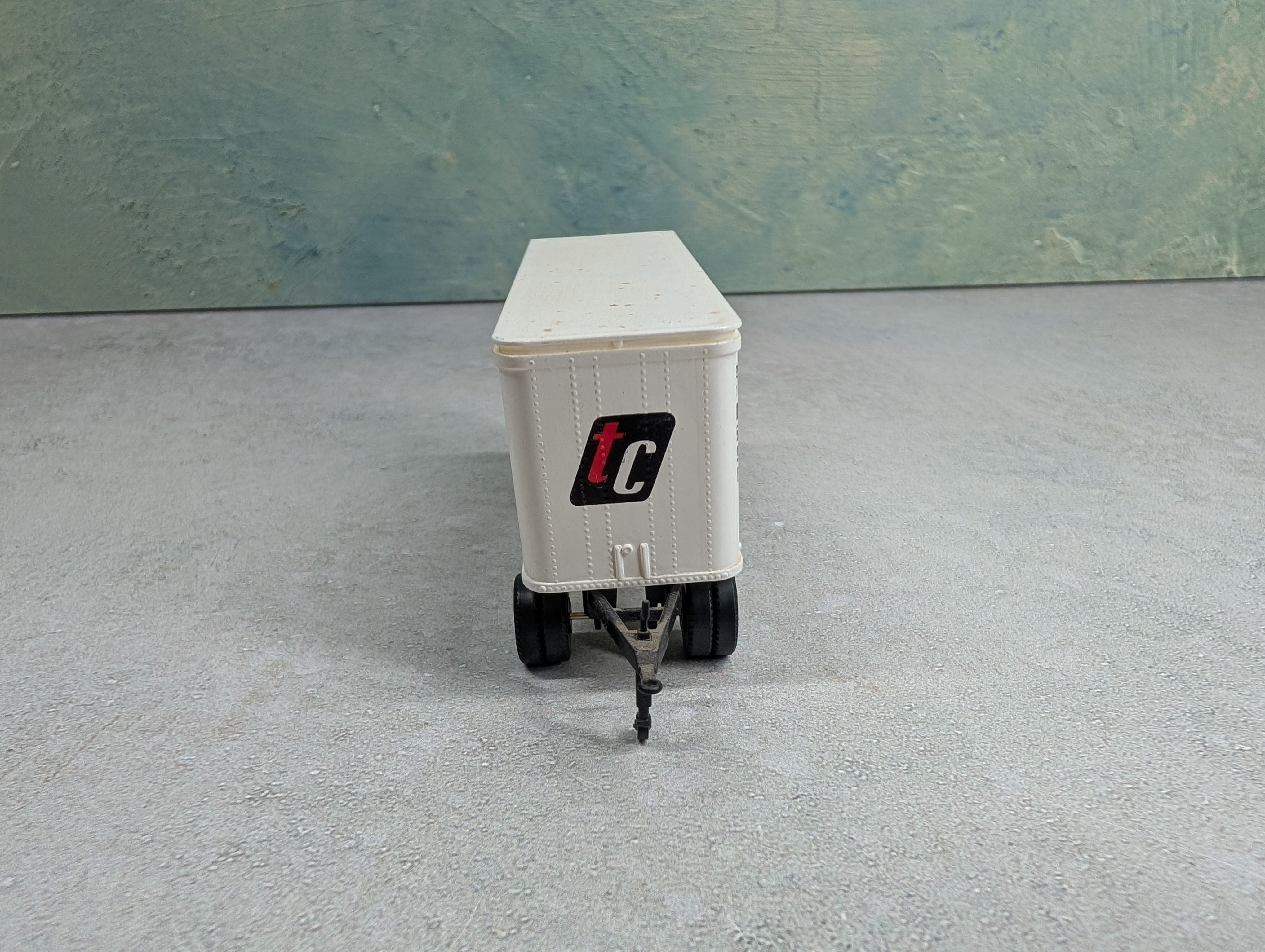 USED Con-Cor HO Scale 27' Trailer w/ Hitch Transcon