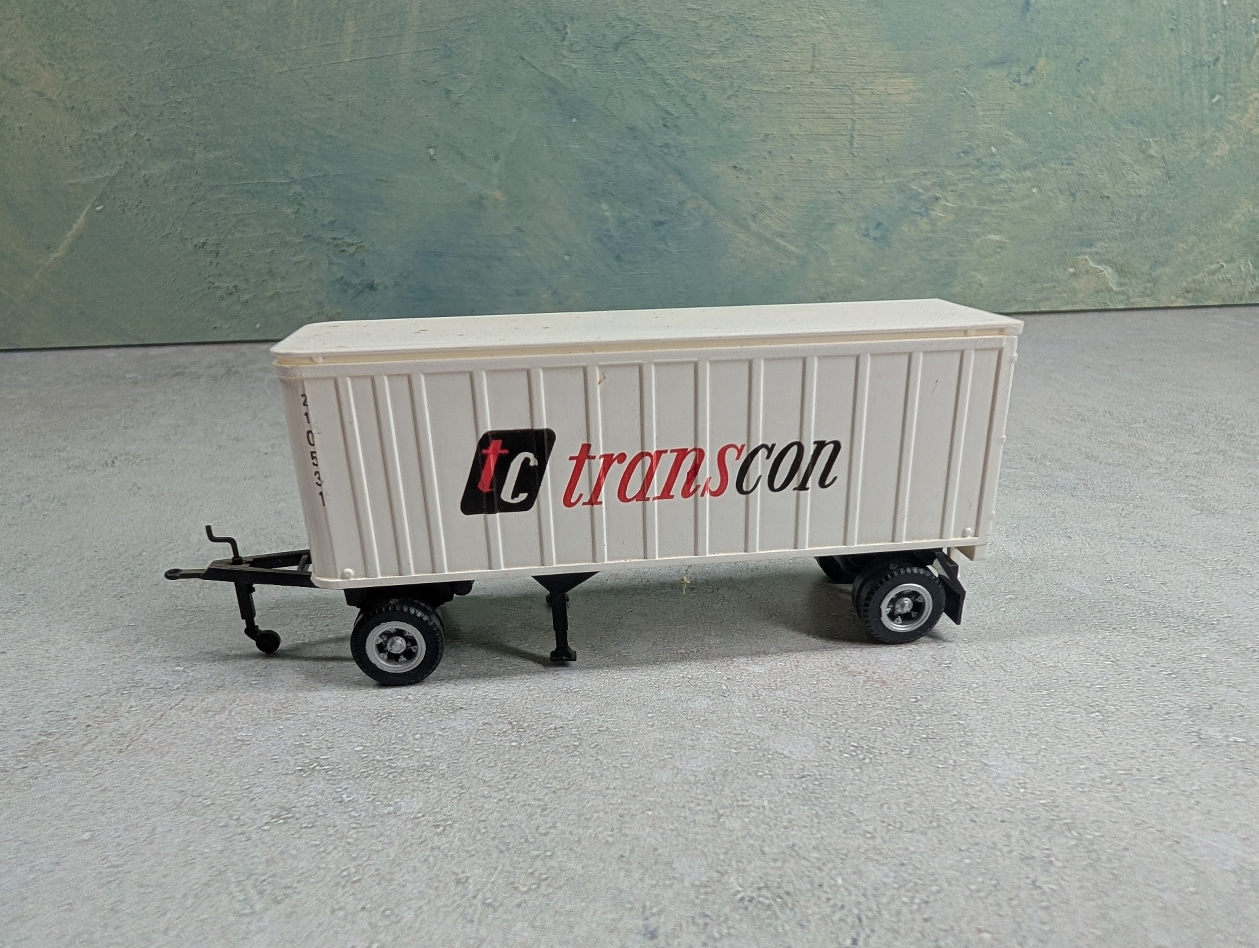 USED Con-Cor HO Scale 27' Trailer w/ Hitch Transcon