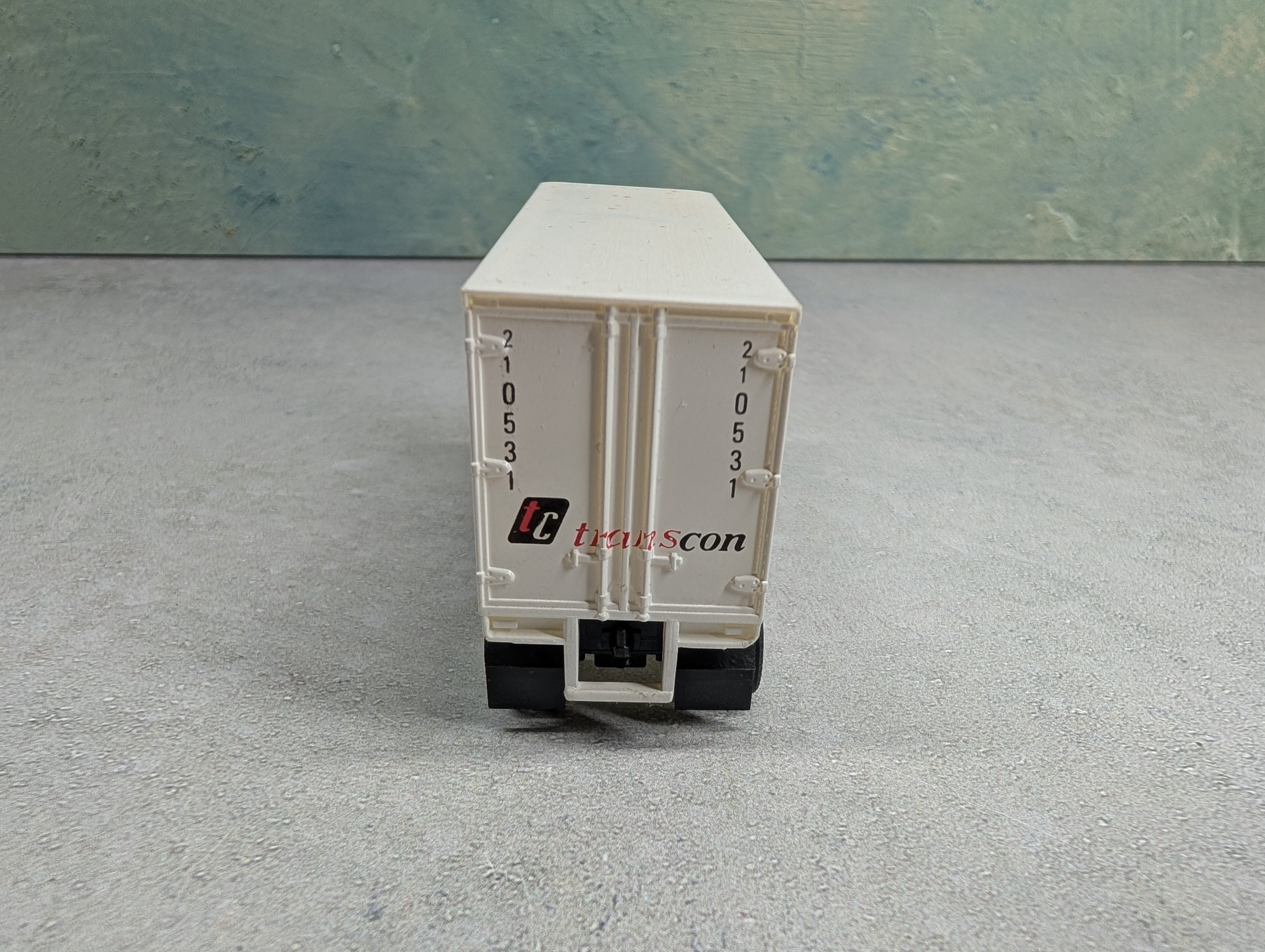 USED Con-Cor HO Scale 27' Trailer w/ Hitch Transcon