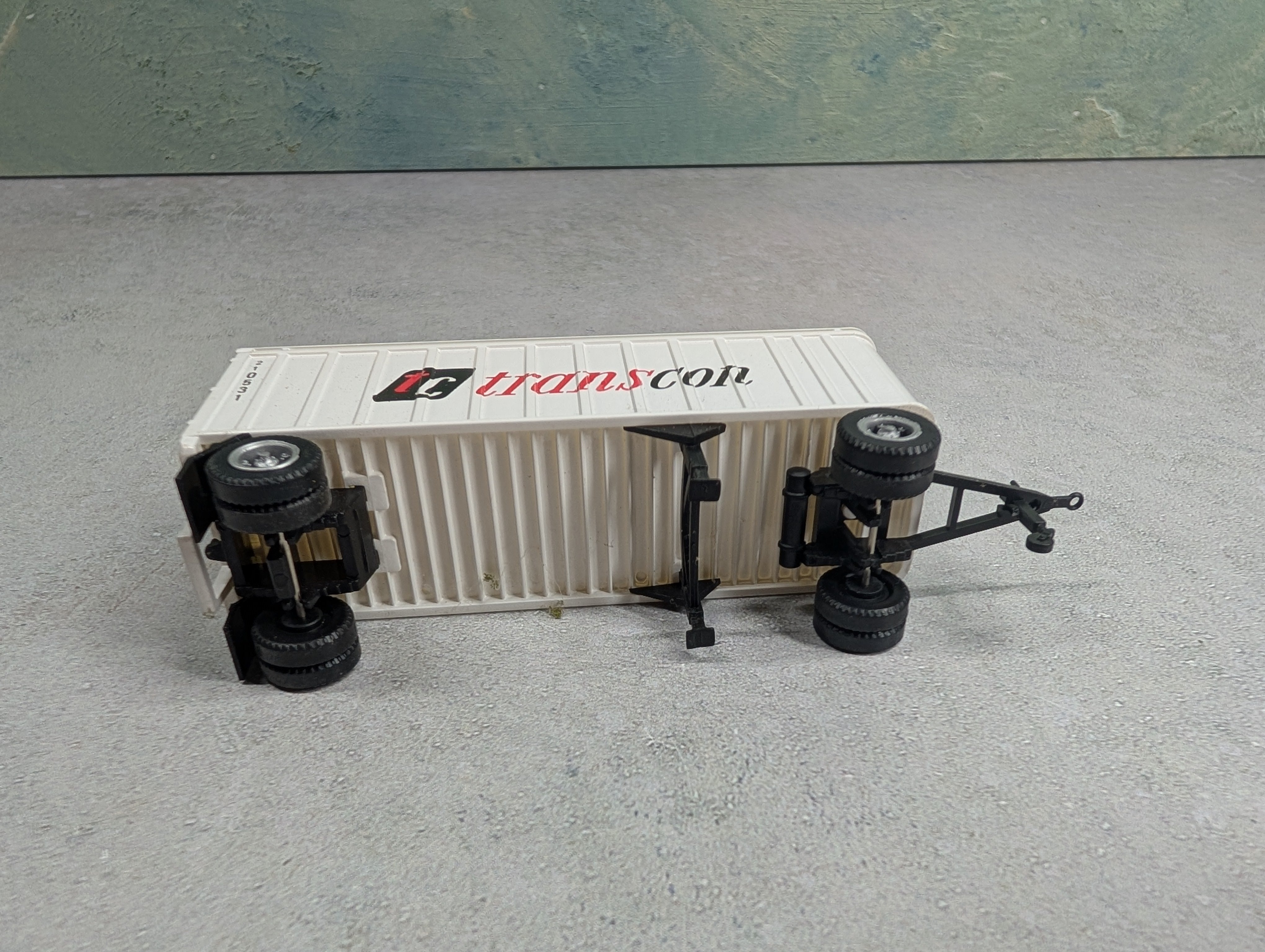 USED Con-Cor HO Scale 27' Trailer w/ Hitch Transcon