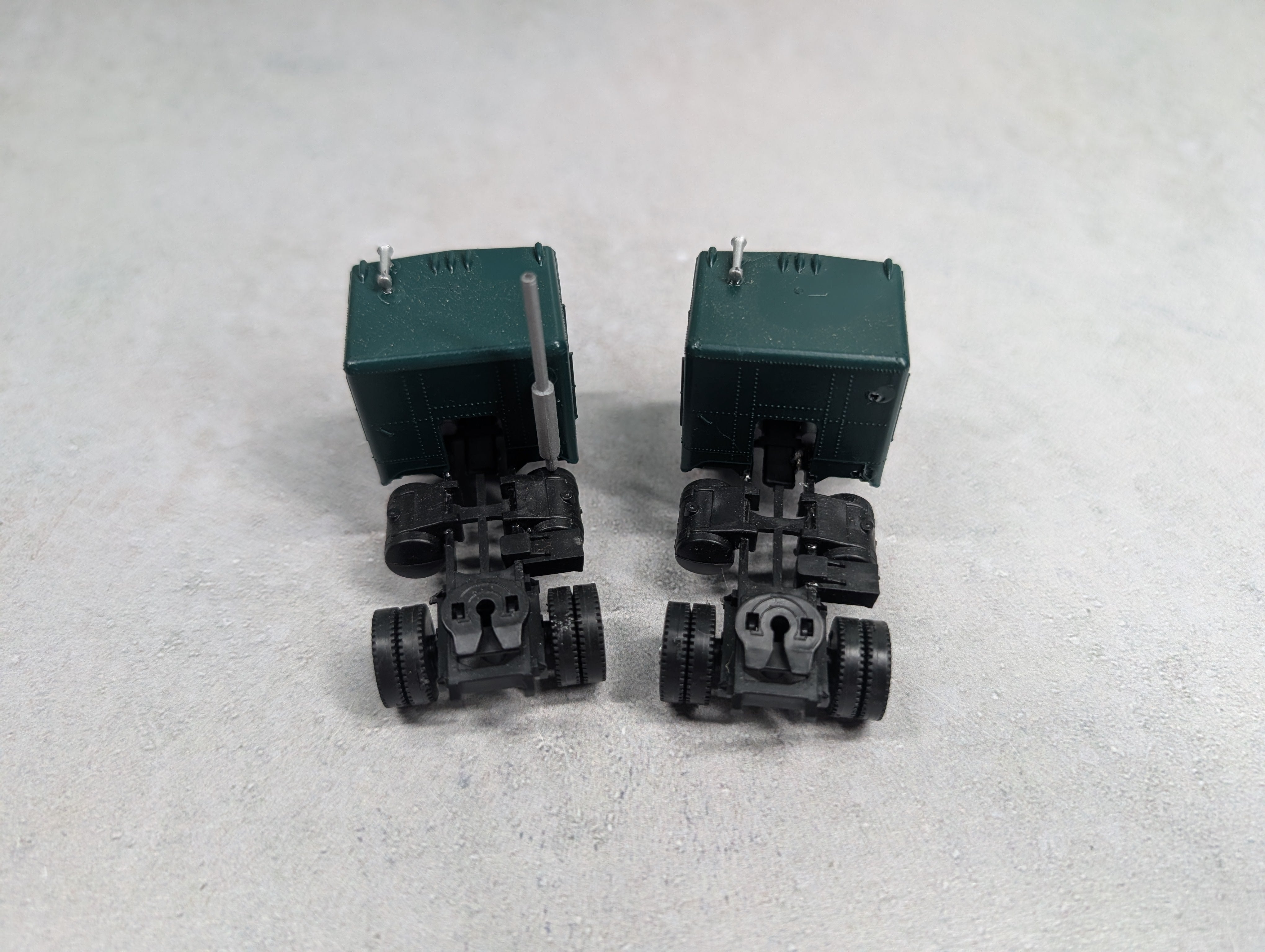 USED Athearn HO Scale Lot of 2 White Freight Liner Tractor Cab Lee Way #2523