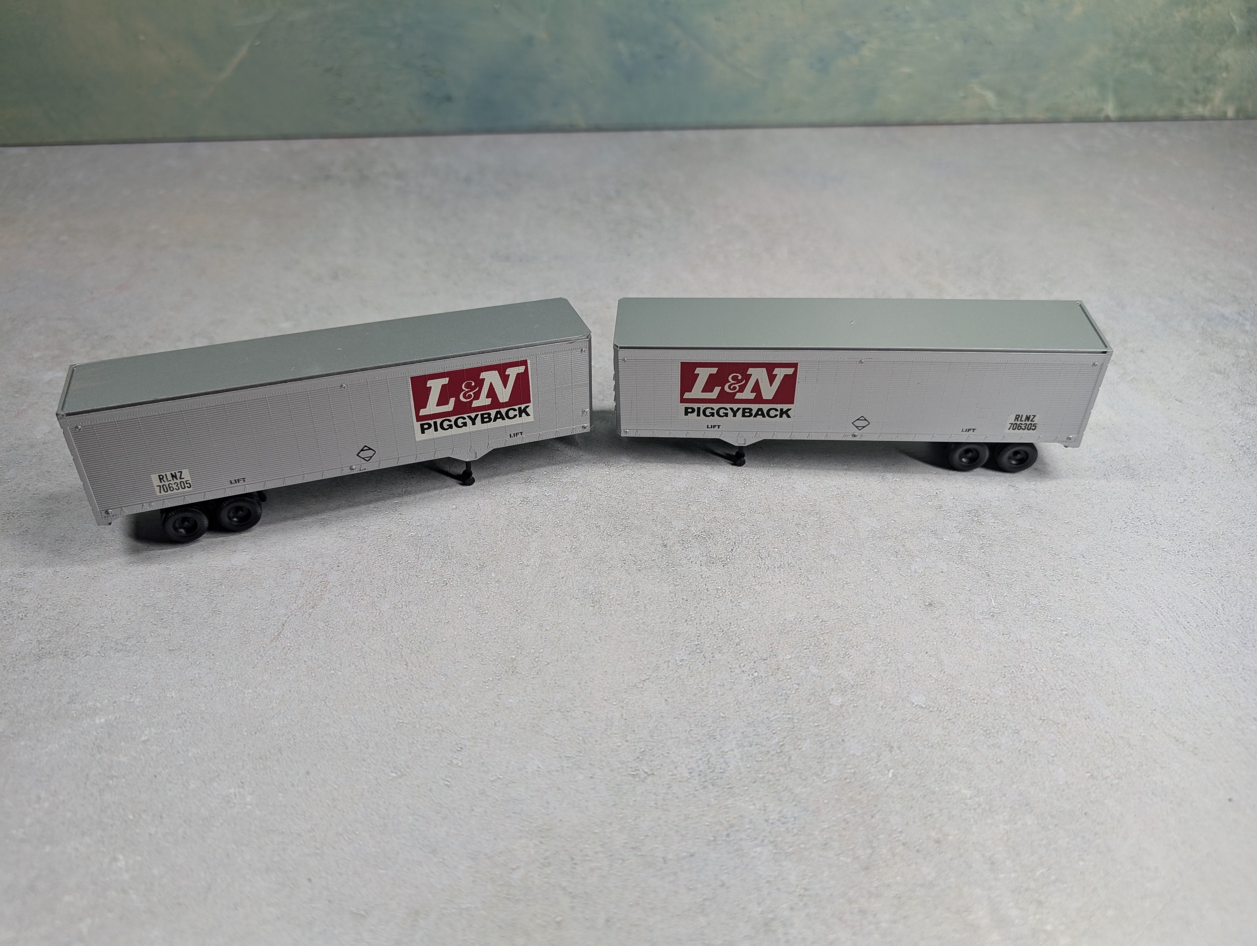 USED Athearn HO Scale 40' Trailers Louisville & Nashville RLNZ #706305 (2 pcs)