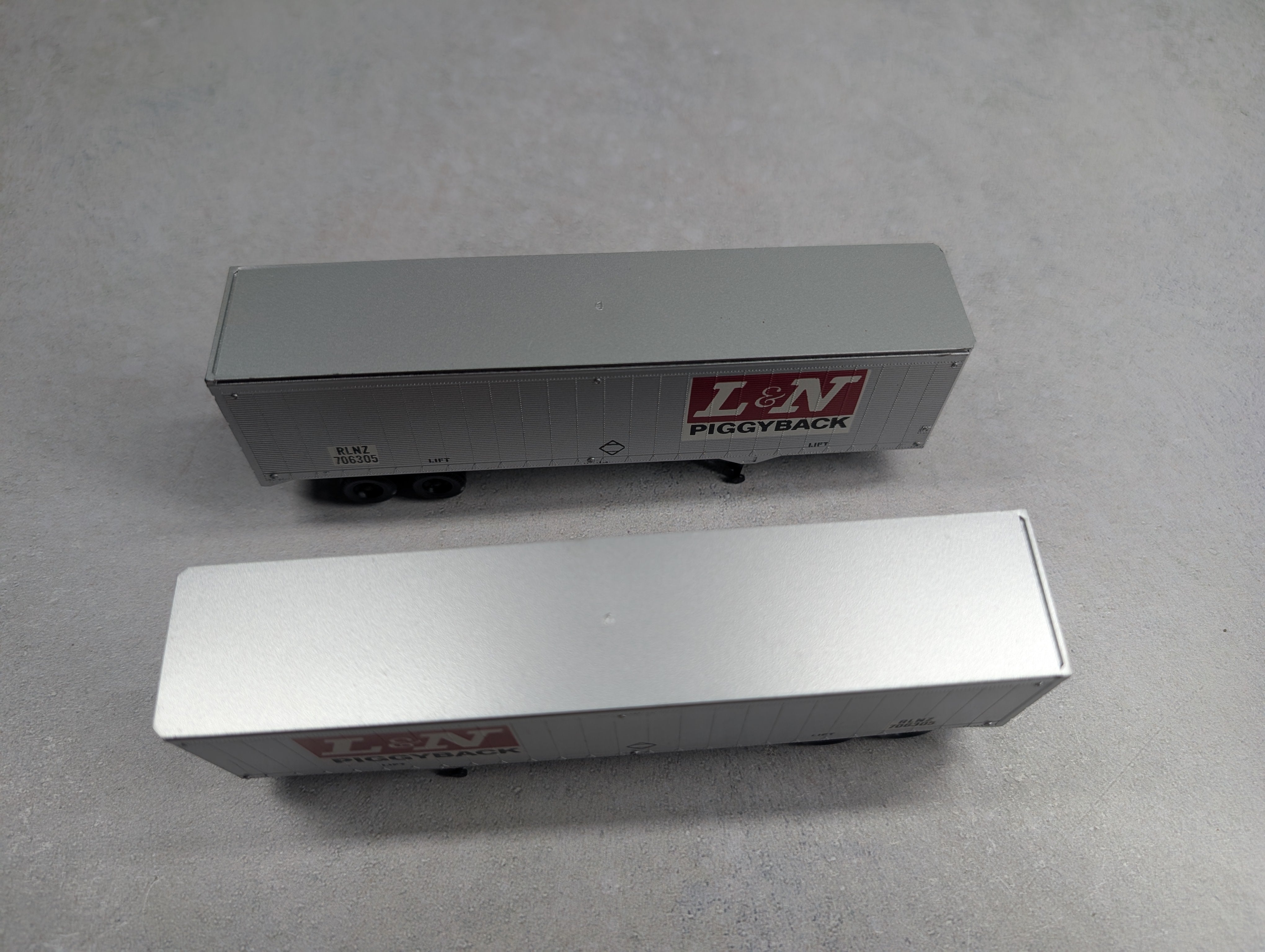 USED Athearn HO Scale 40' Trailers Louisville & Nashville RLNZ #706305 (2 pcs)