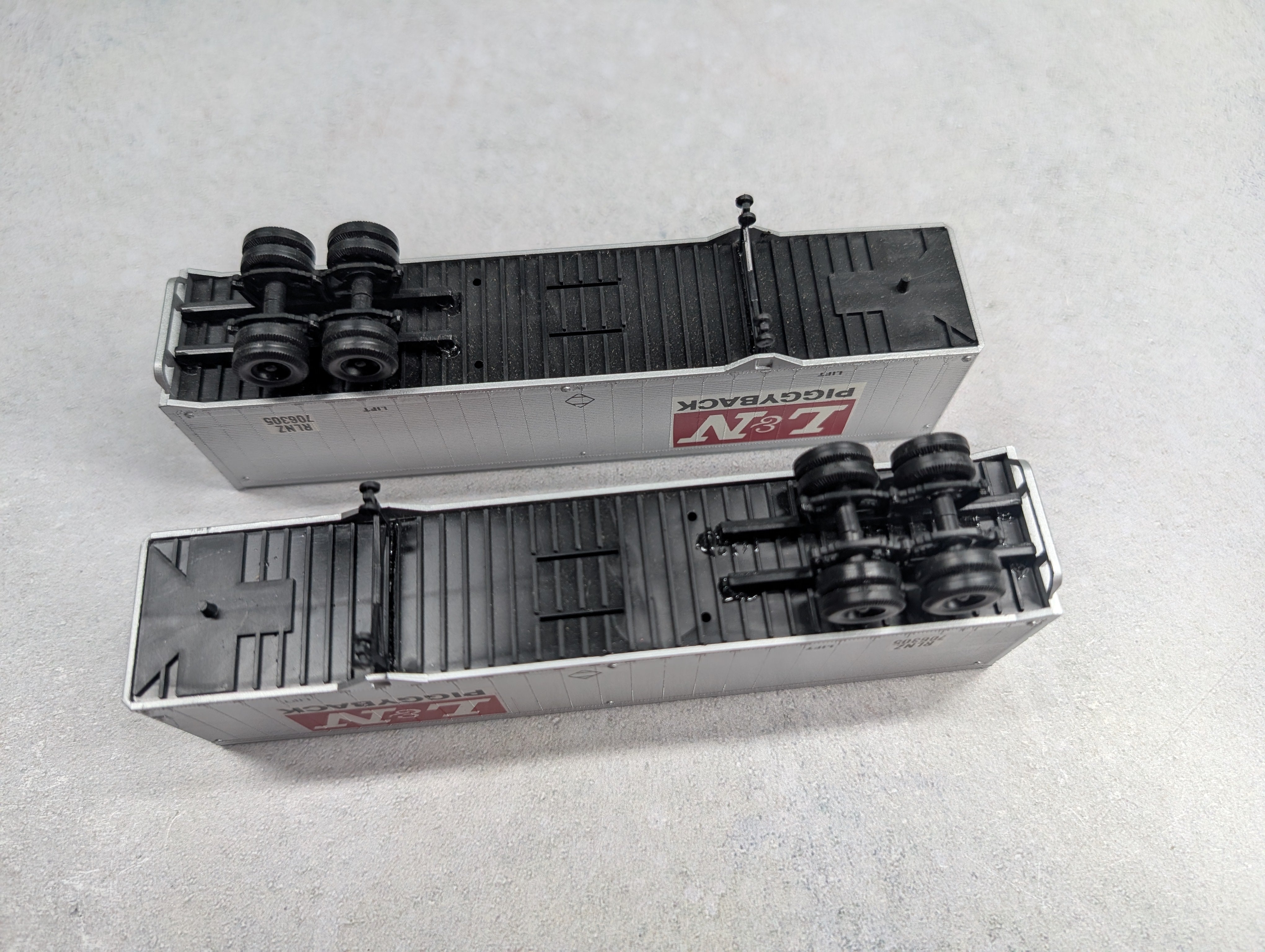 USED Athearn HO Scale 40' Trailers Louisville & Nashville RLNZ #706305 (2 pcs)
